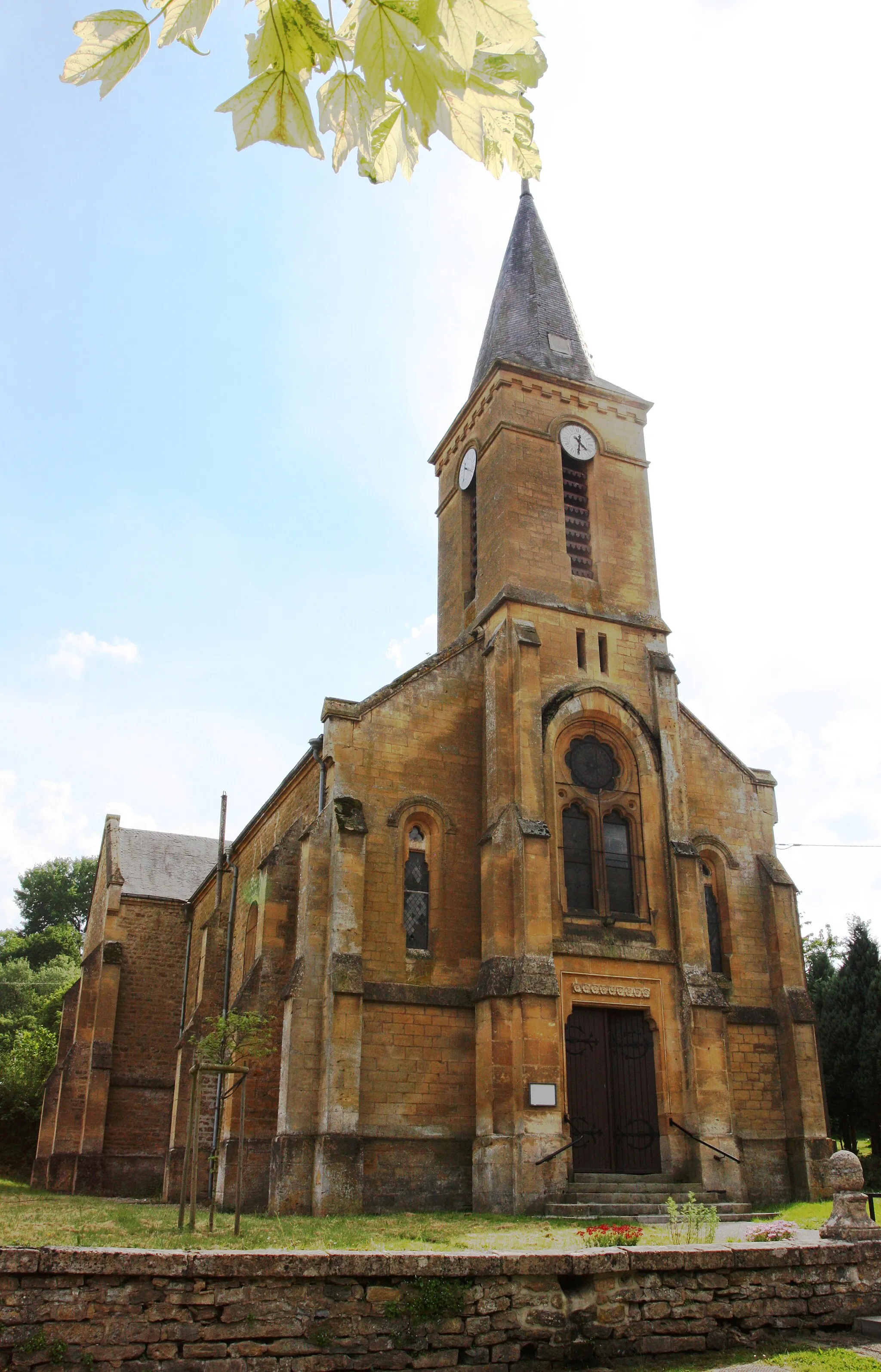 Photo showing: Herbeuval l' Eglise Saint-Michel