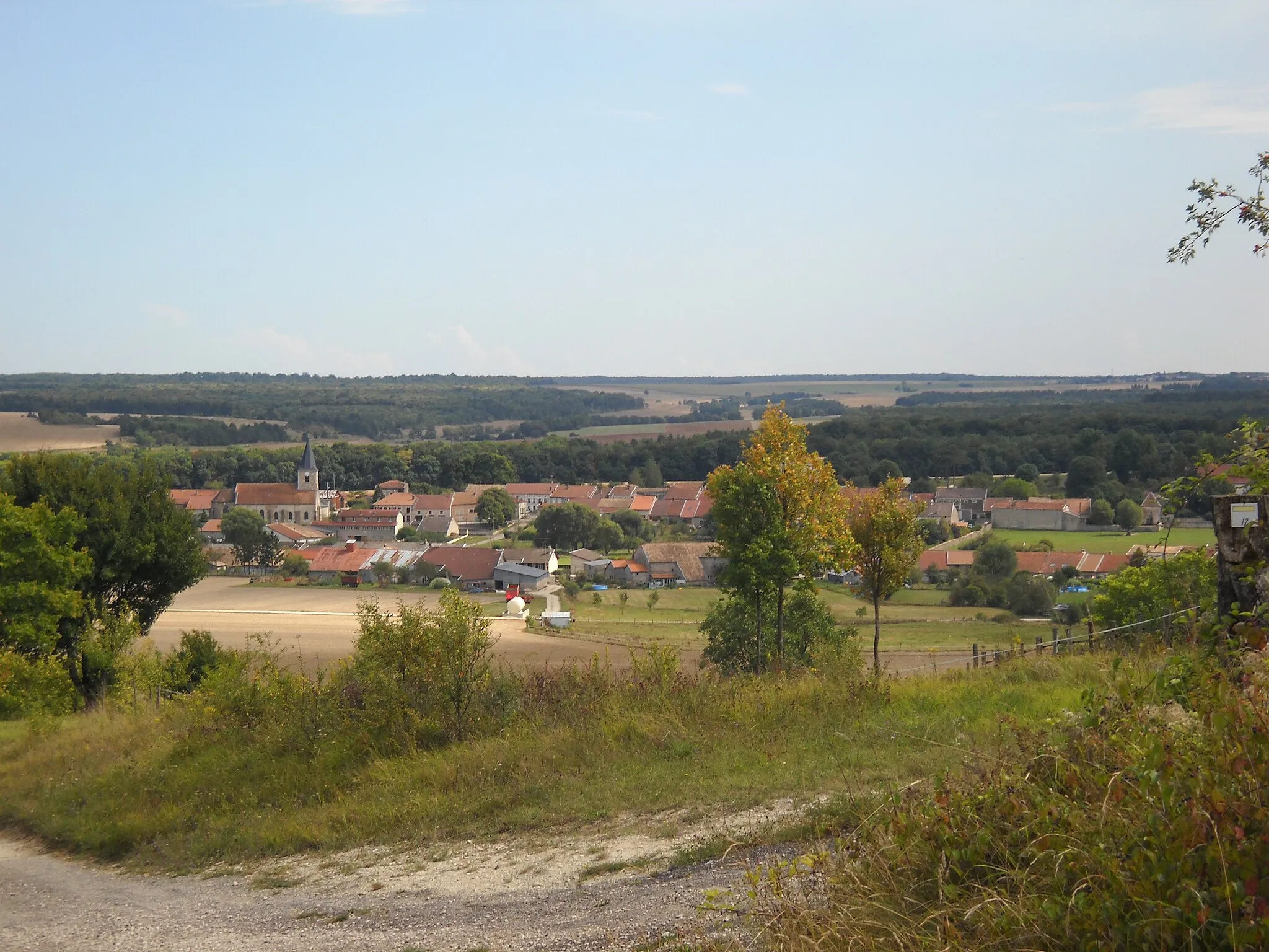 Photo showing: Overview of the village from a hill surrounding the village