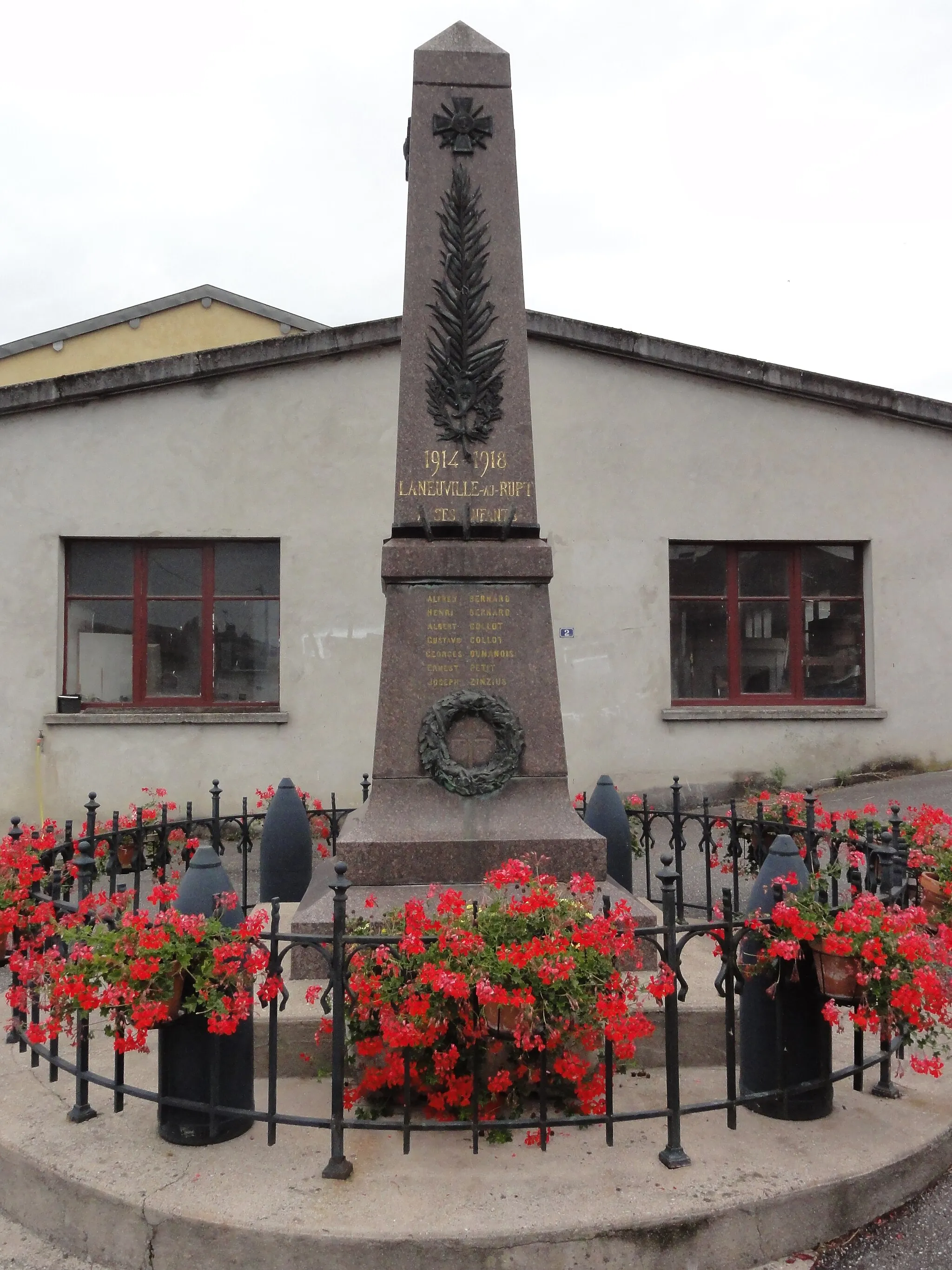 Photo showing: Laneuville-au-Rupt (Meuse) monument aux morts