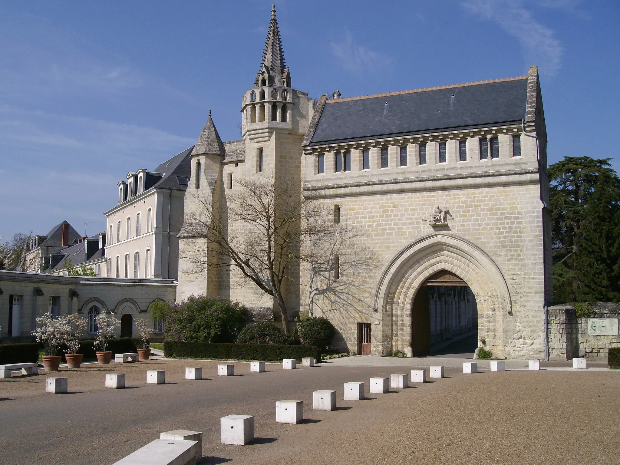 Photo showing: Le portail de la crosse