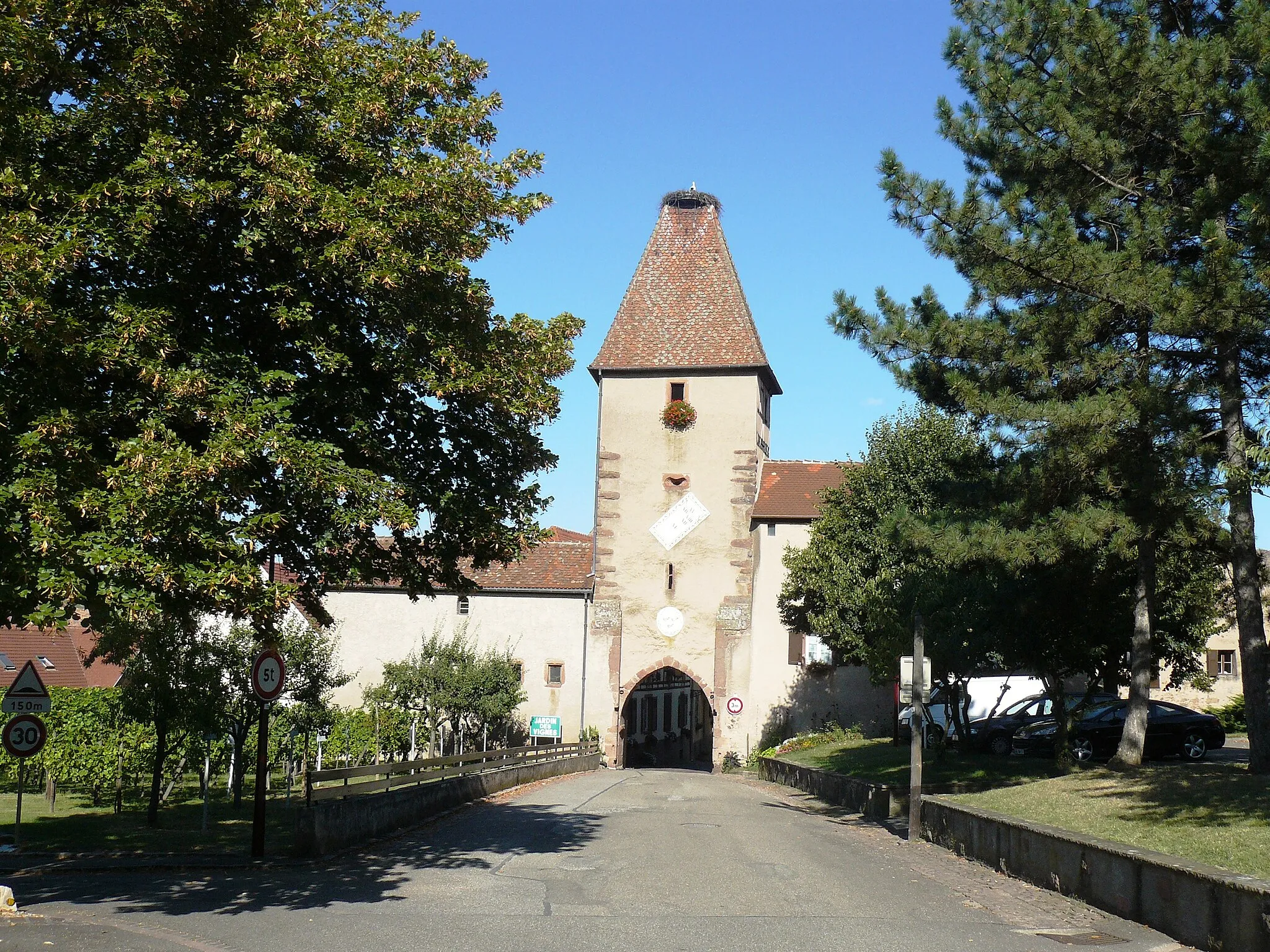 Photo showing: La porte haute ou Tour des cigognes (1535)