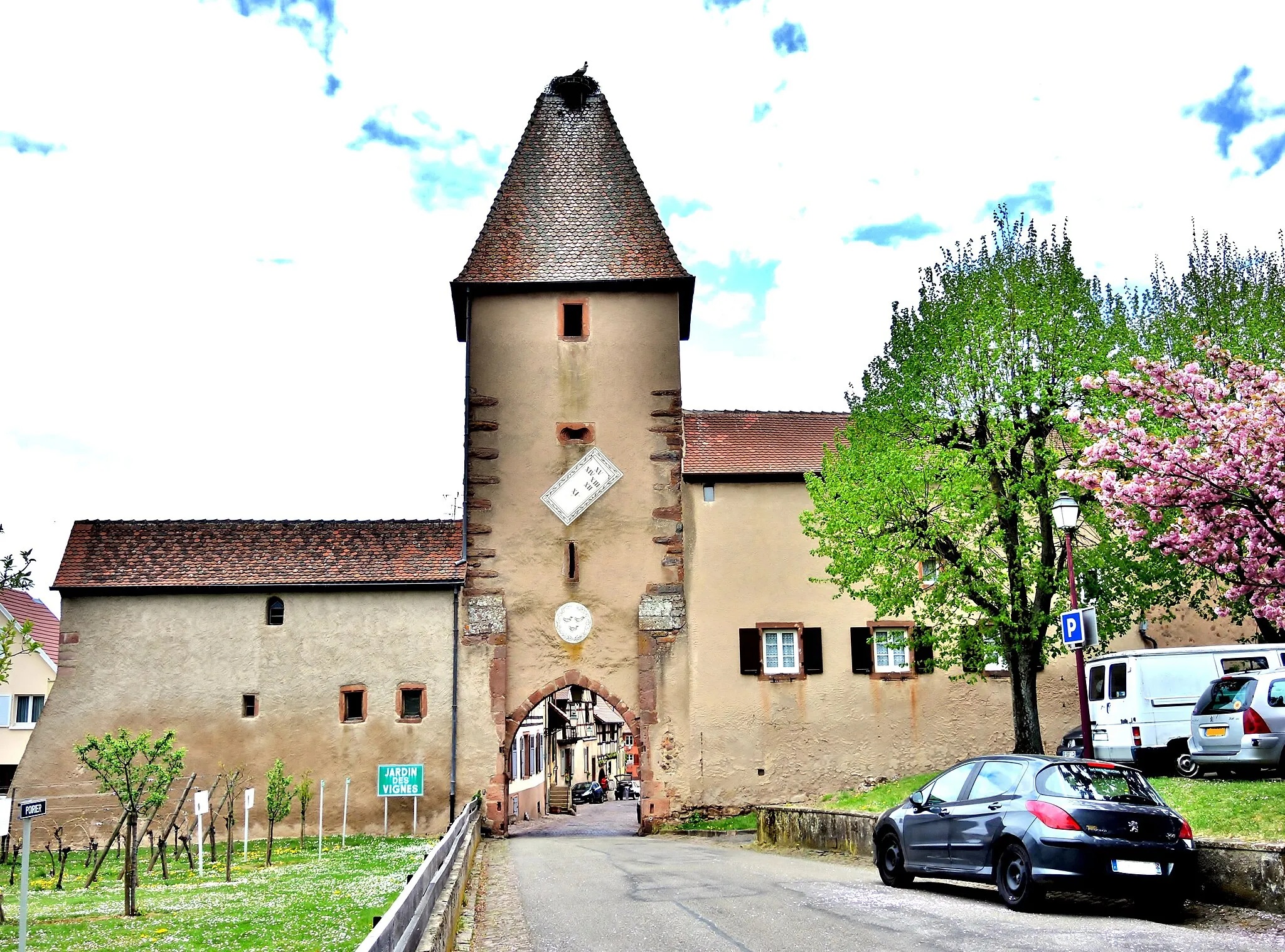 Photo showing: La porte haute, vue de l'extérieur d'Ammerschwihr. Haut-Rhin