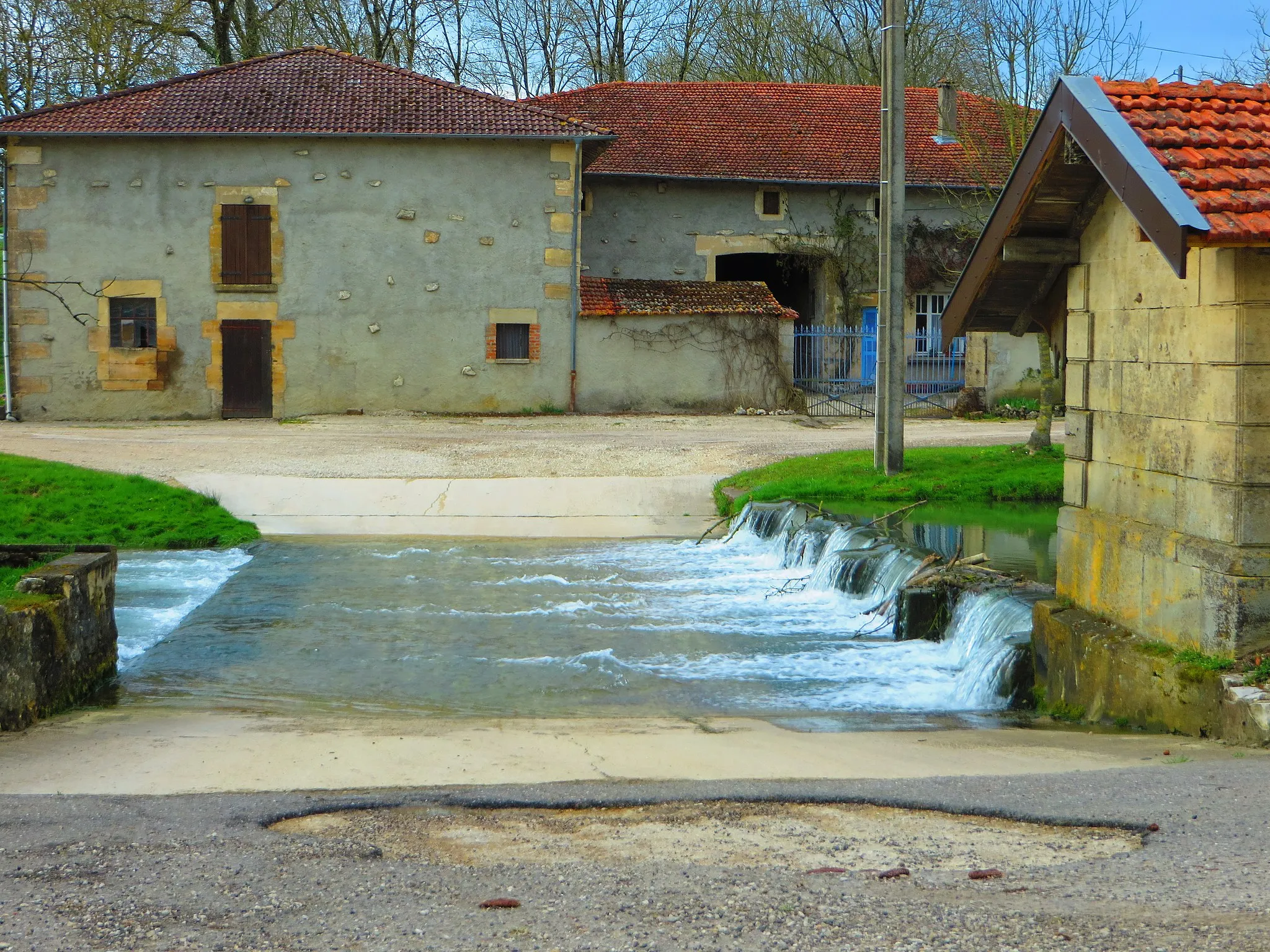 Photo showing: Les Hauts-de-Chée le gué