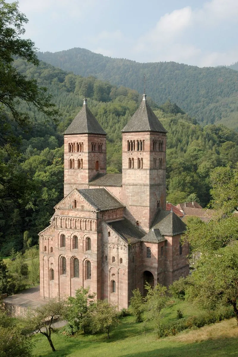 Photo showing: Kloster Murbach mit der St. Leodegar-Kirche am Fuß des Großen Belchen im Elsass
Kamera: Nikon D 70
Software: GIMP