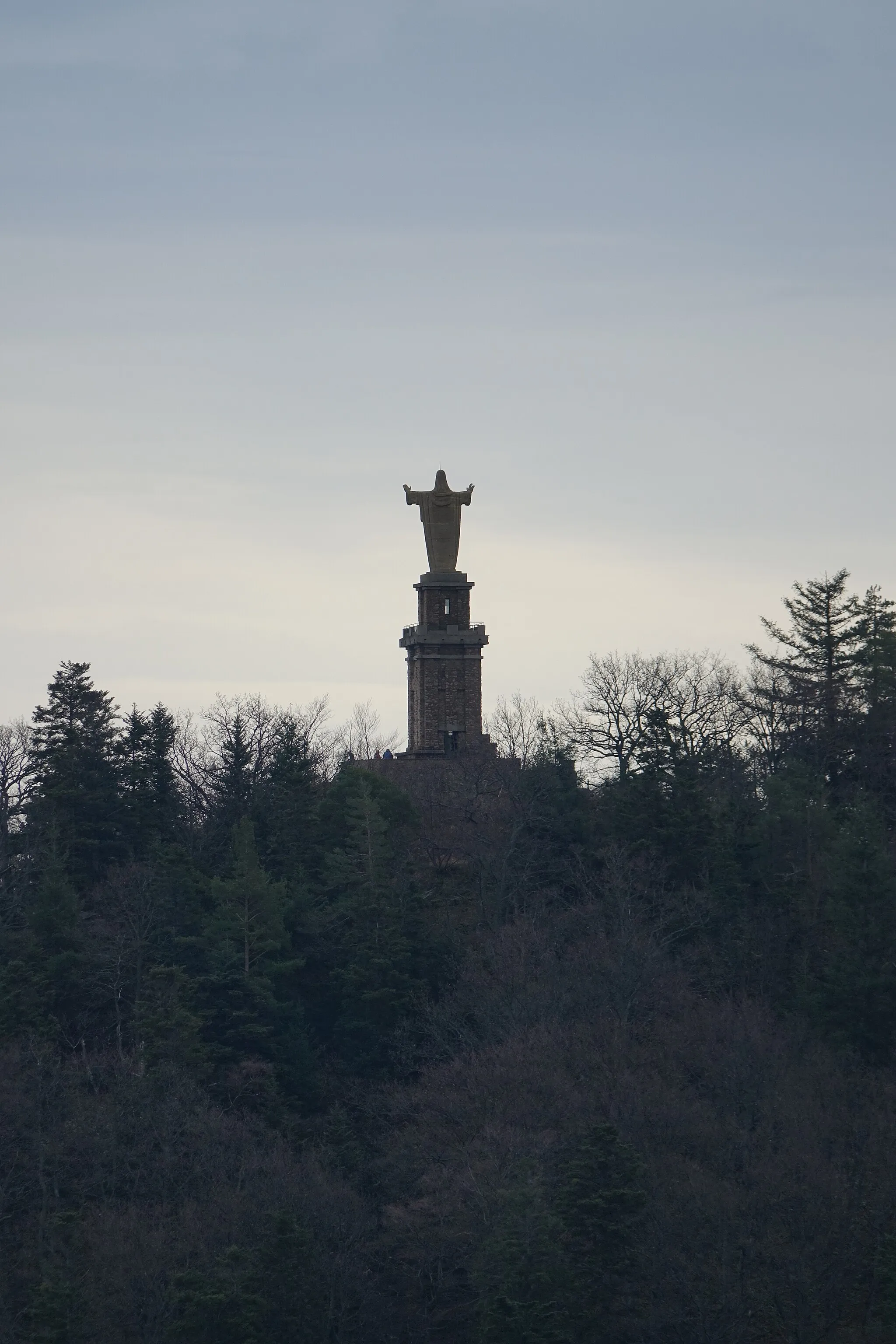 Photo showing: Monument du Galz depuis la roche du Corbeau à Ammerschwihr (Haut-Rhin, France).