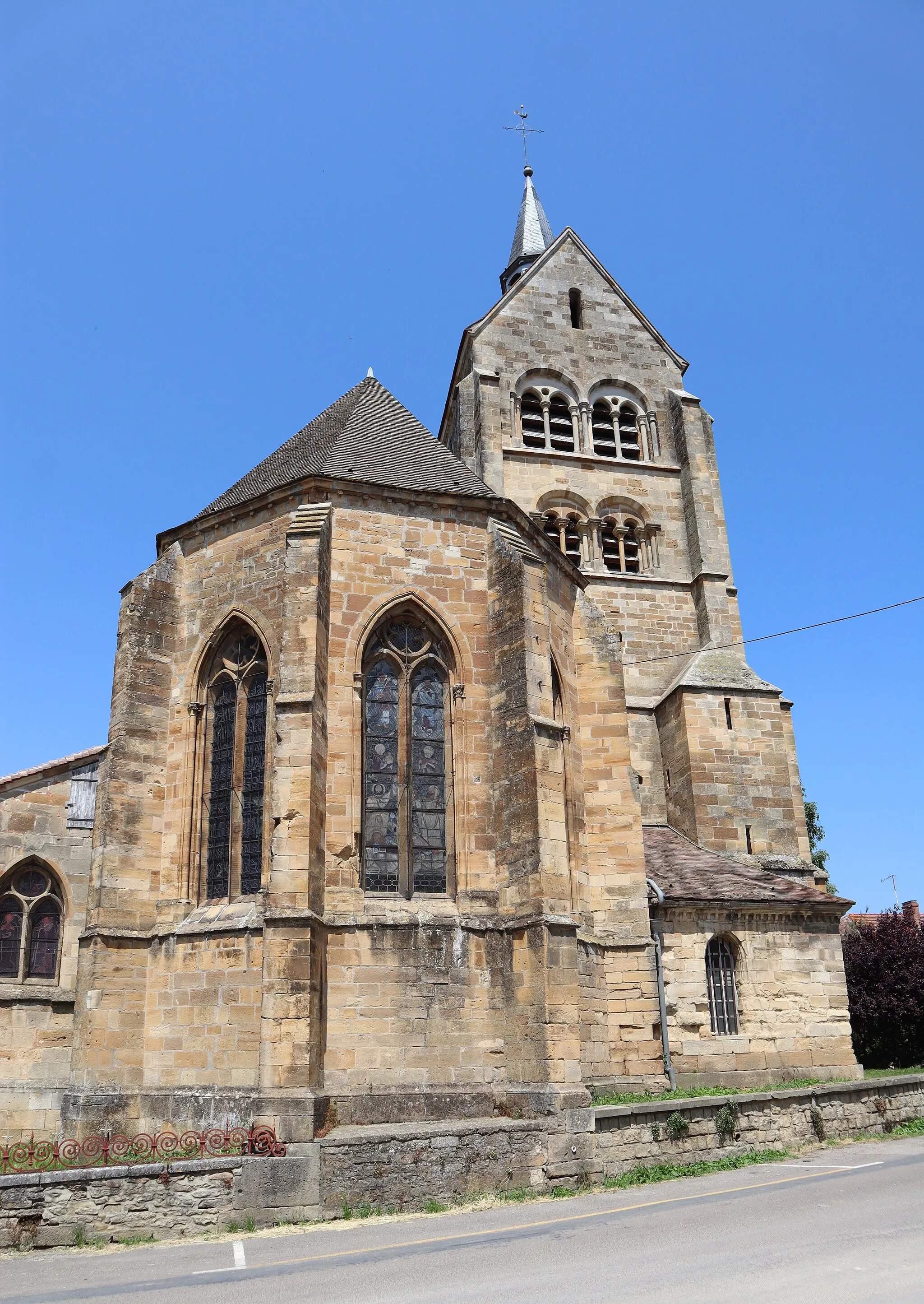 Photo showing: Extérieur de l'église Notre-Dame de Sommevoire (52).