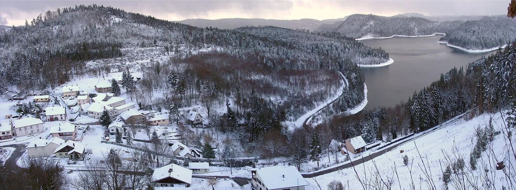 Photo showing: Pierre-Percée et le lac du Vieux Pré (Lorraine)