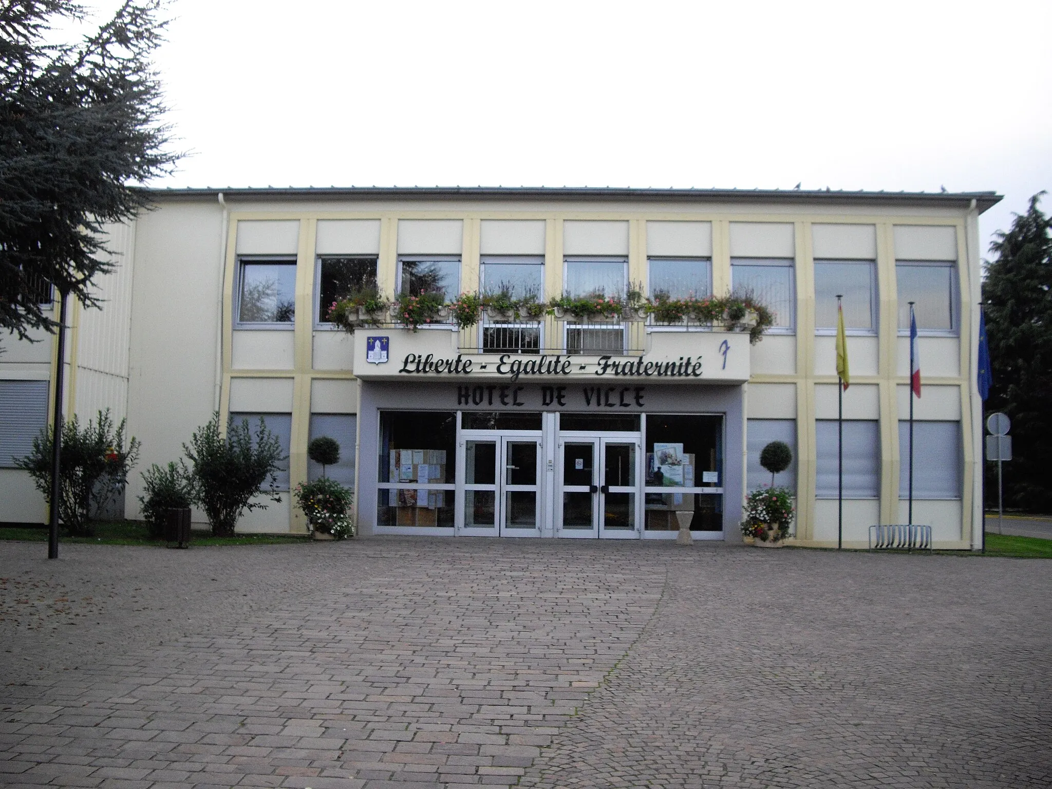 Photo showing: The town hall of Fameck, Moselle, France.