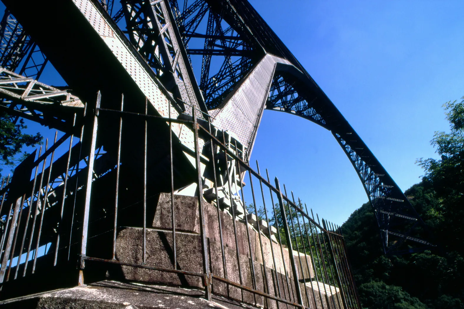 Photo showing: Viaur viaduct, the northern bridge bearing, department Aveyron, France