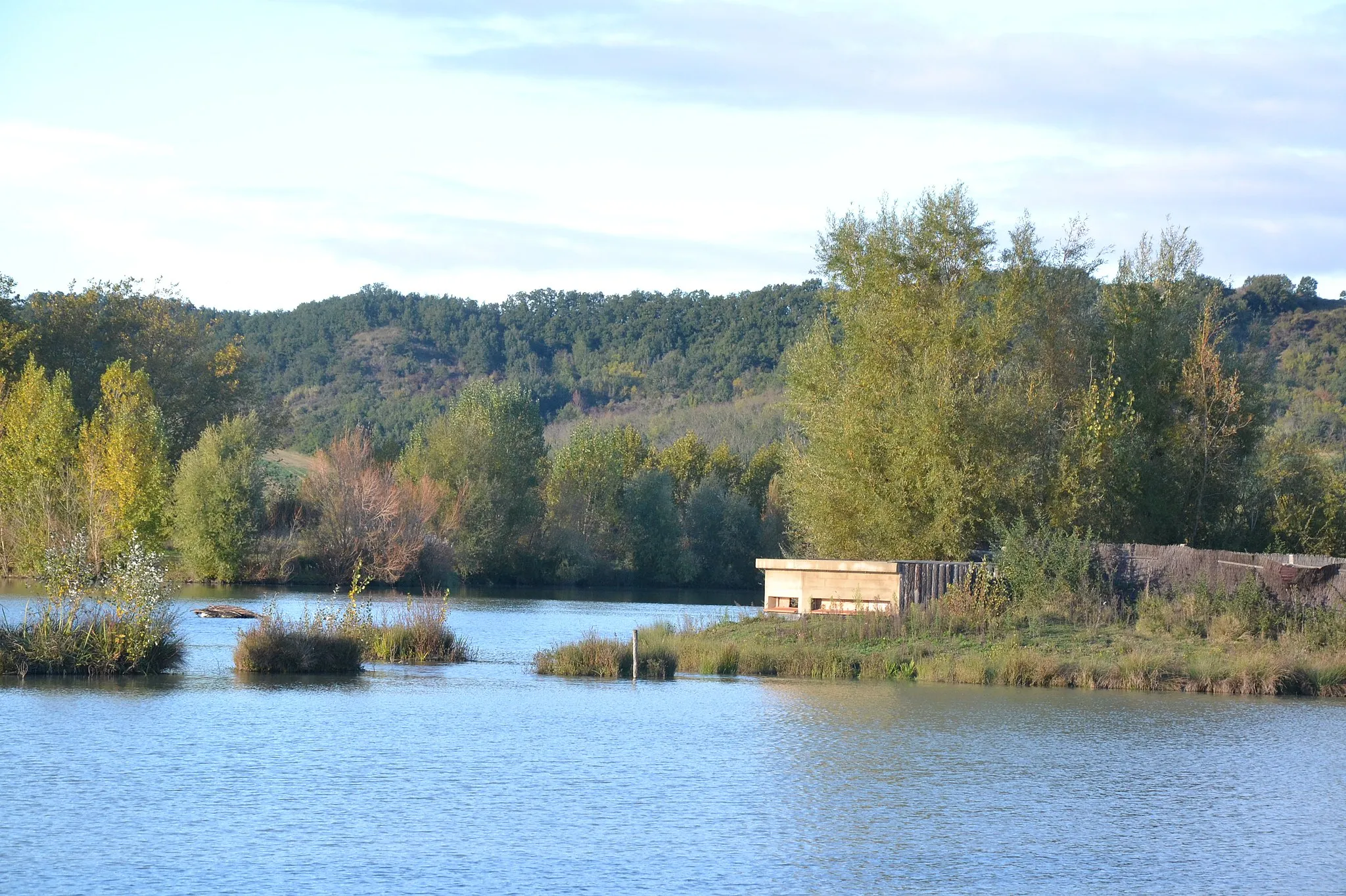 Photo showing: Paysage du Domaine des Oiseaux, Mazères (Ariège, France).