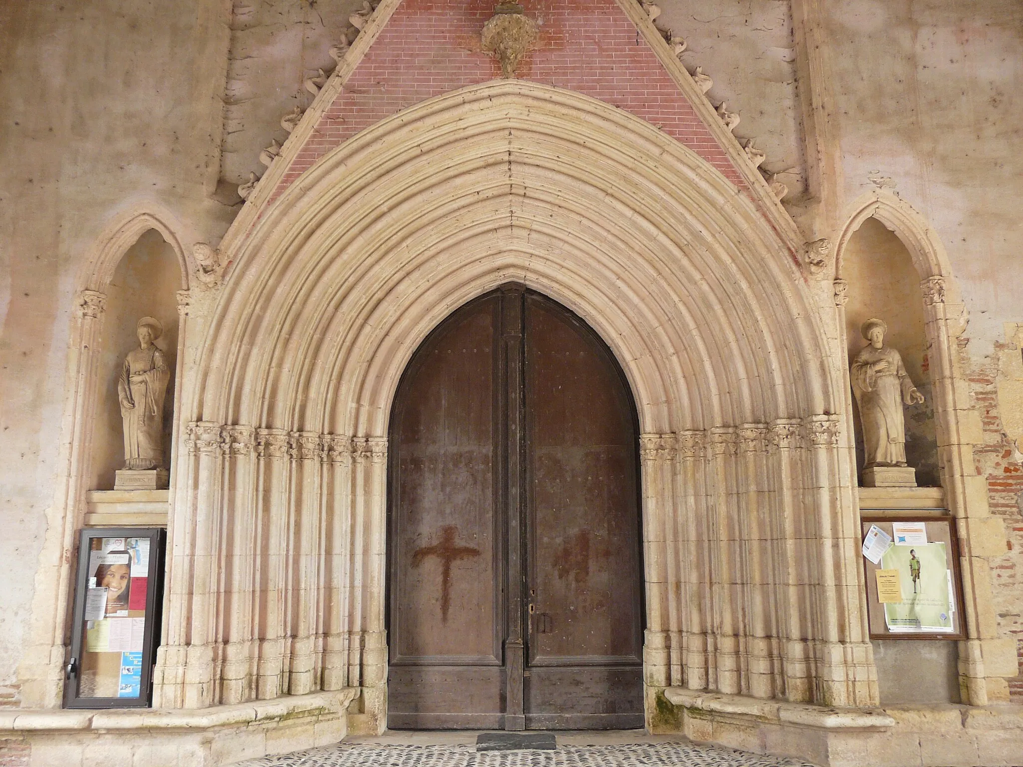 Photo showing: Le portail de l'église Saint-Laurent de Carbonne, Haute-Garonne, France.
