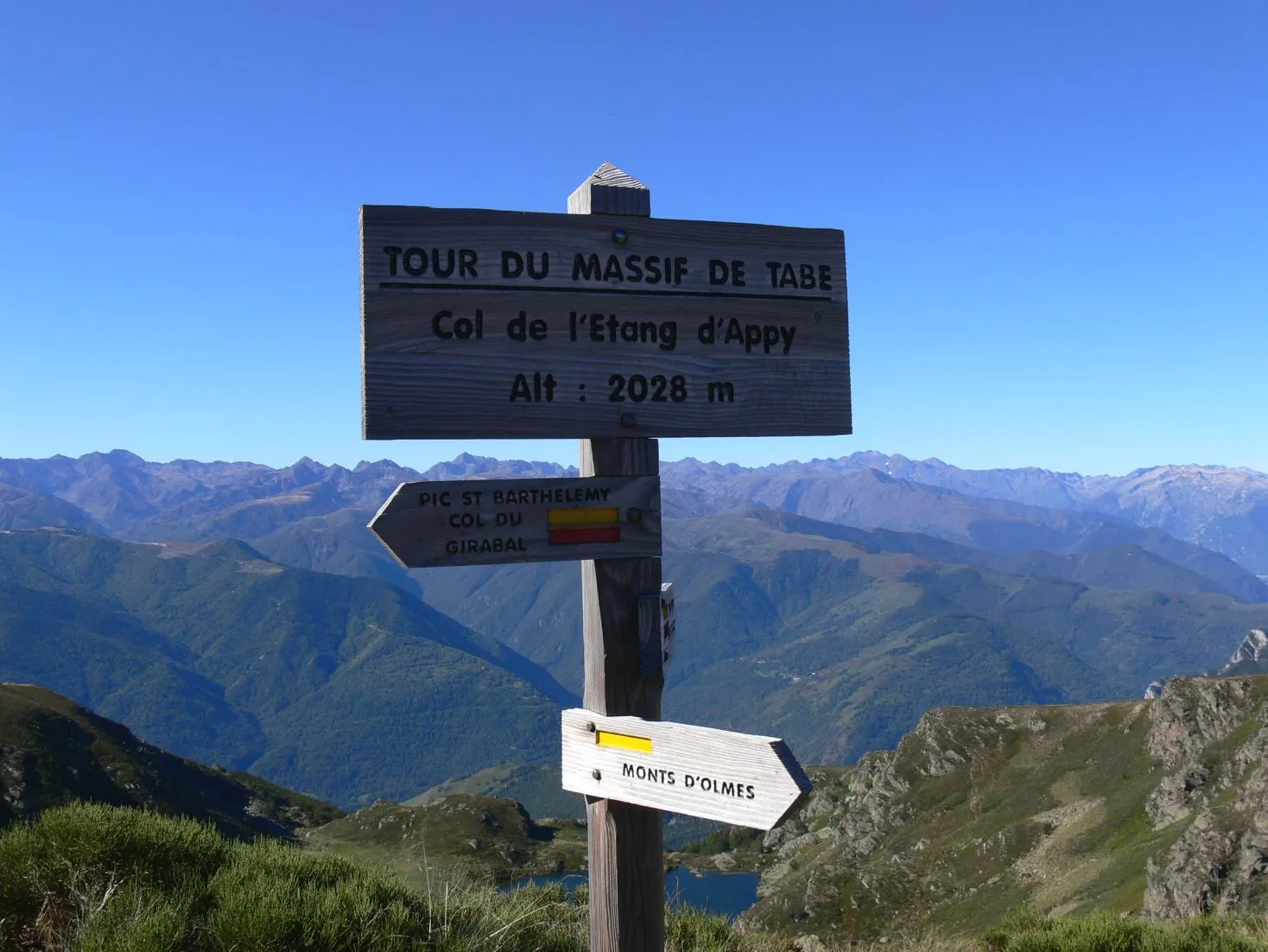 Photo showing: Col de l'Etang d'Appy (massif de Tabe, Ariège, France). Au fond, les pyrénées ariégeoises et andorranes.
