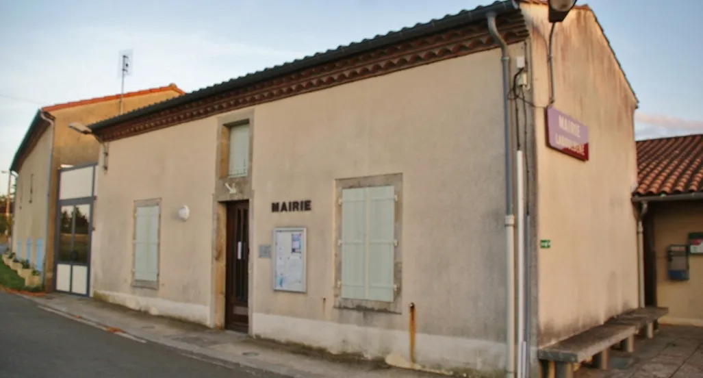 Photo showing: La mairie de Laboulbène.