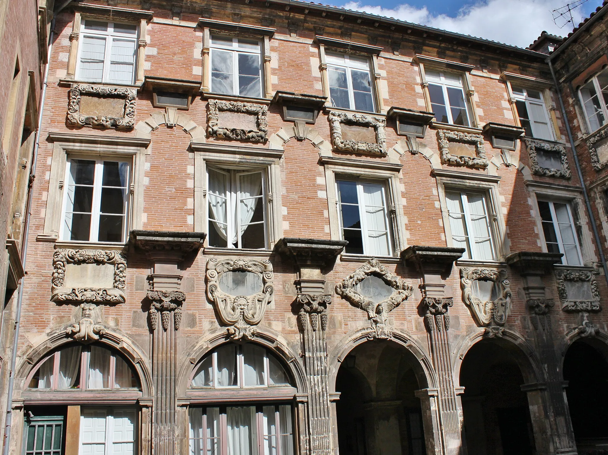Photo showing: Cour intérieure Hôtel de Pierre / Toulouse