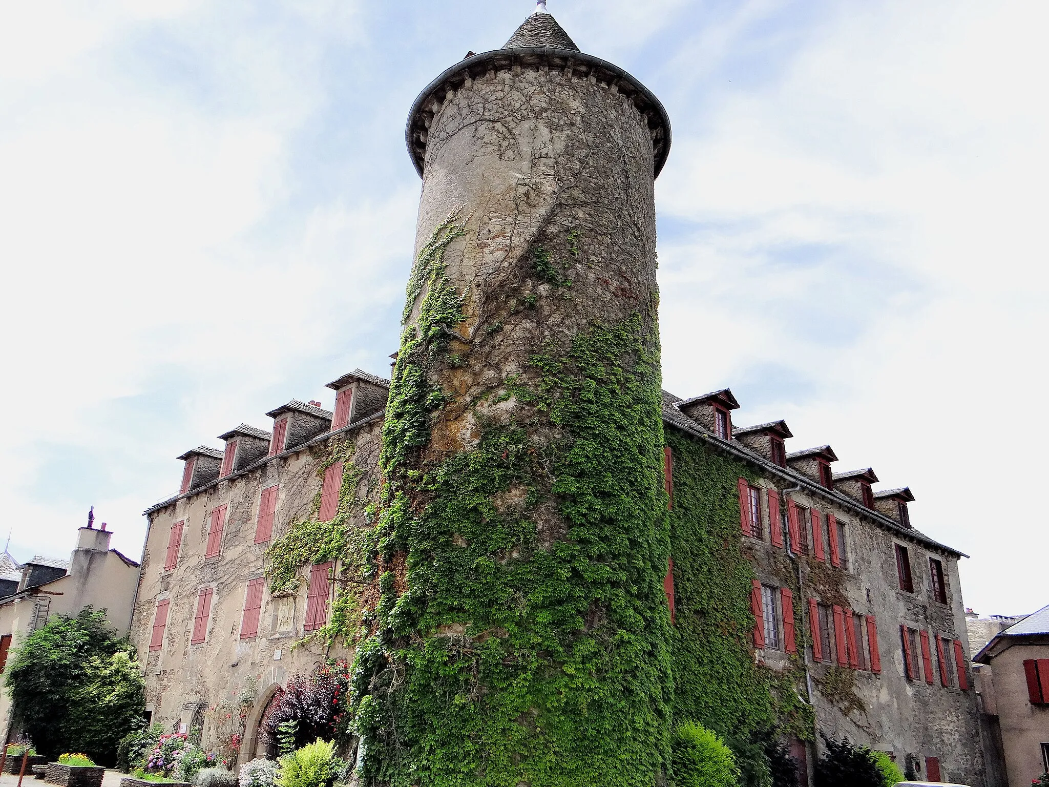 Photo showing: This building is indexed in the base Mérimée, a database of architectural heritage maintained by the French Ministry of Culture, under the reference PA00094169 .