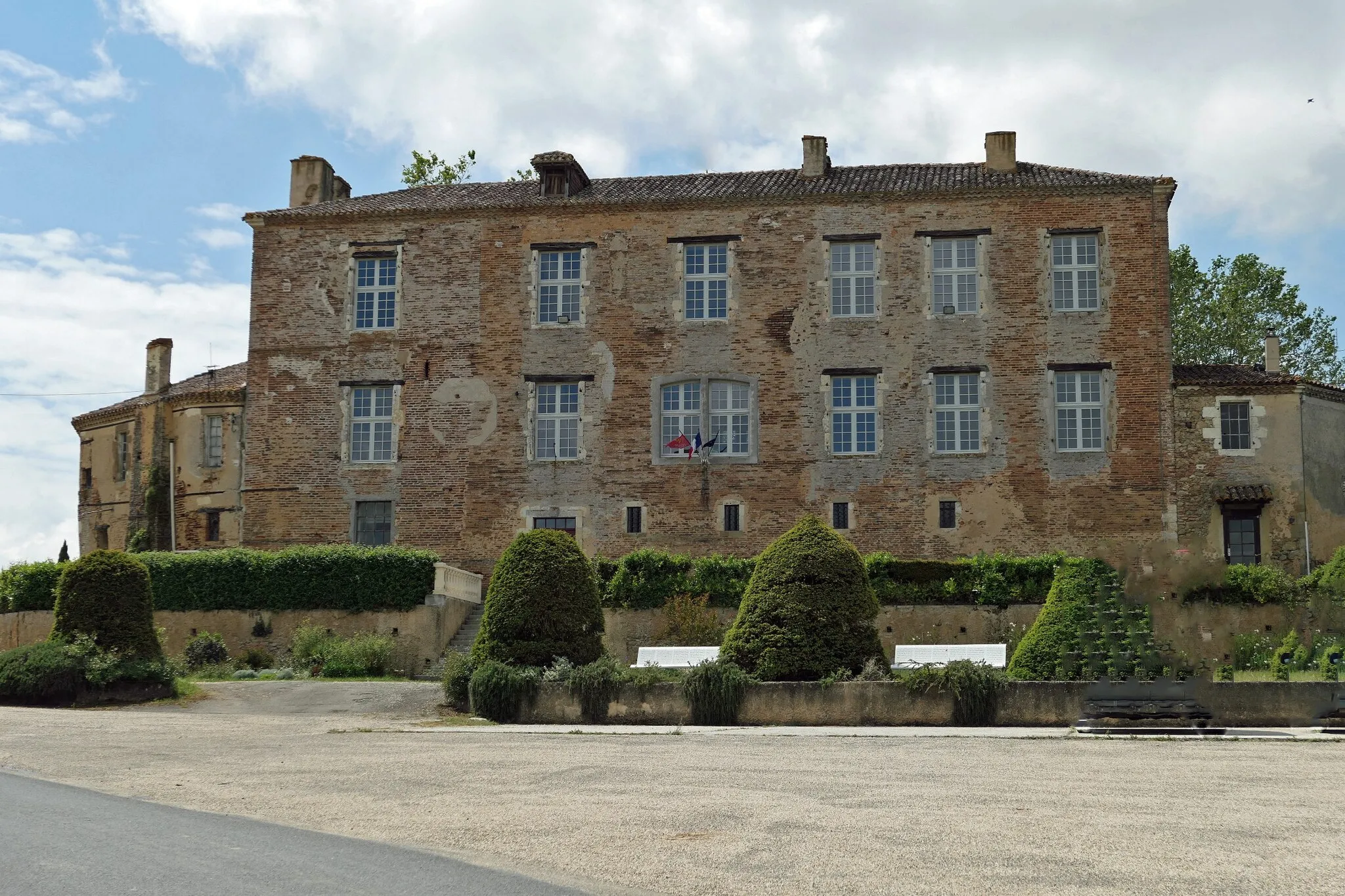 Photo showing: château du village d'origine médiévale remanié au 17ème siècle en style classique
