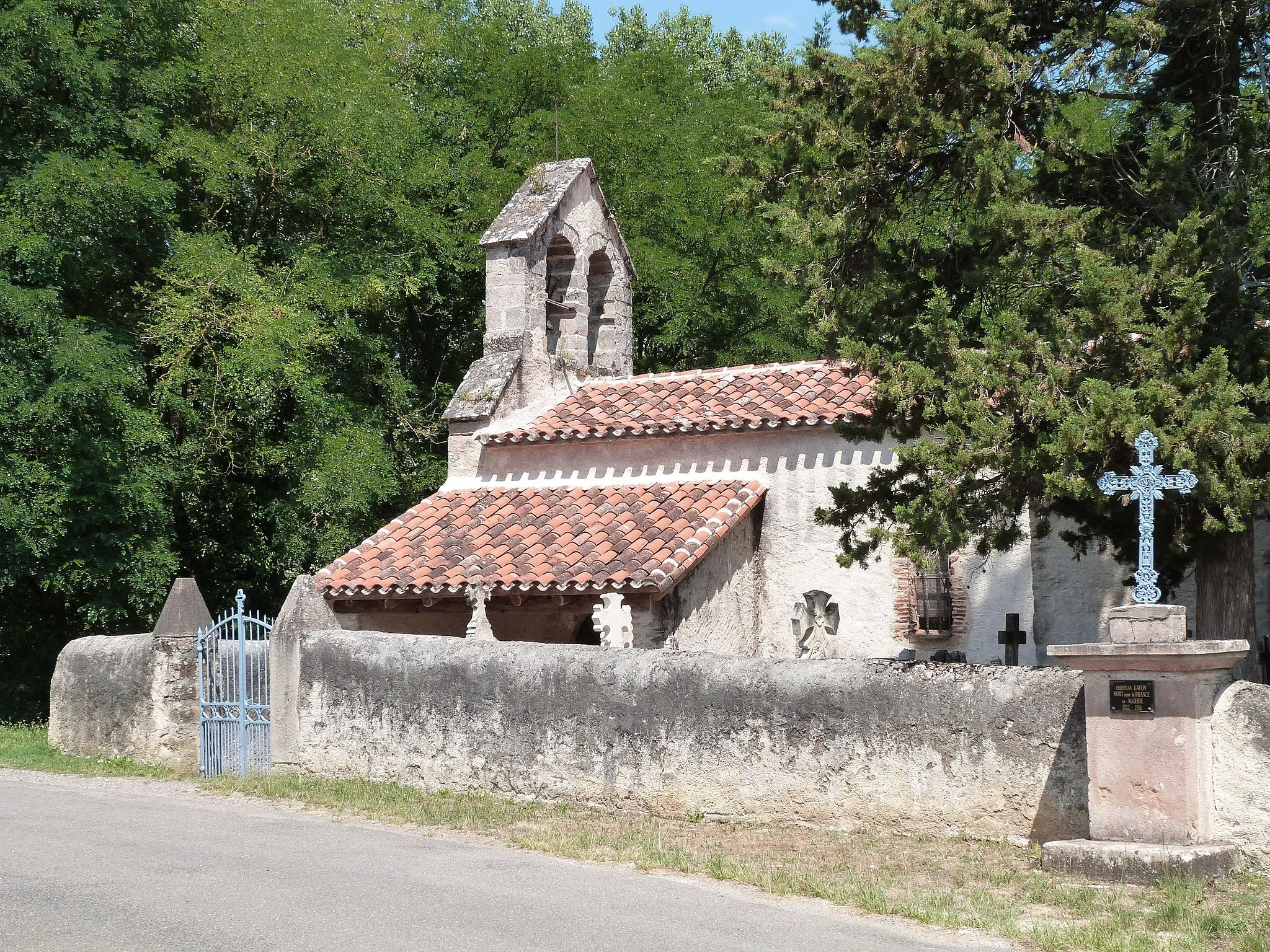 Photo showing: Vue partielle de la façade sud de l'église de Notre-Dame-de-la-Nativité à Montrosier (Tarn)