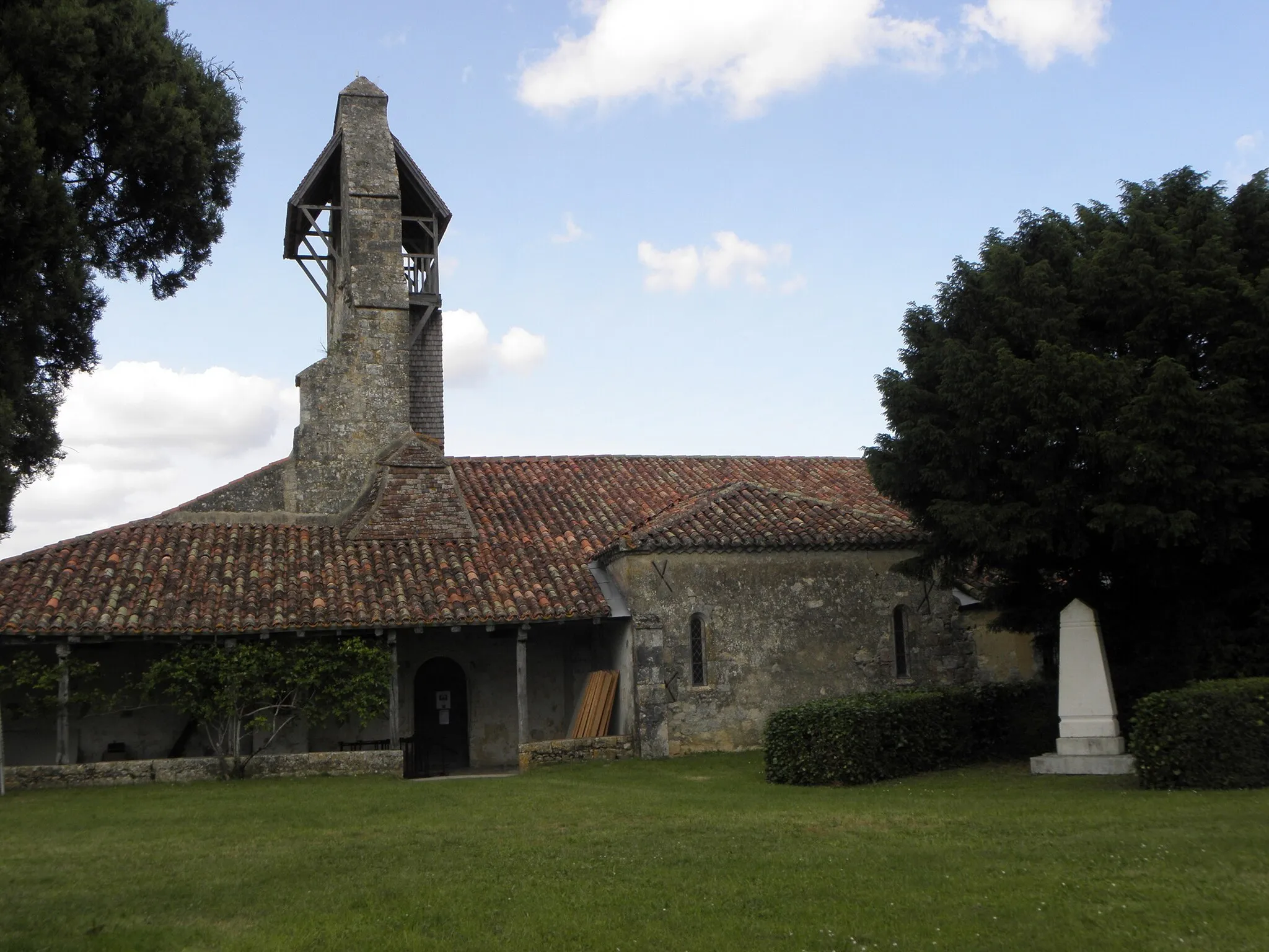 Photo showing: Église Saint-Martin d'Heux en Larroque-sur-l'Osse (32). Vue méridionale.