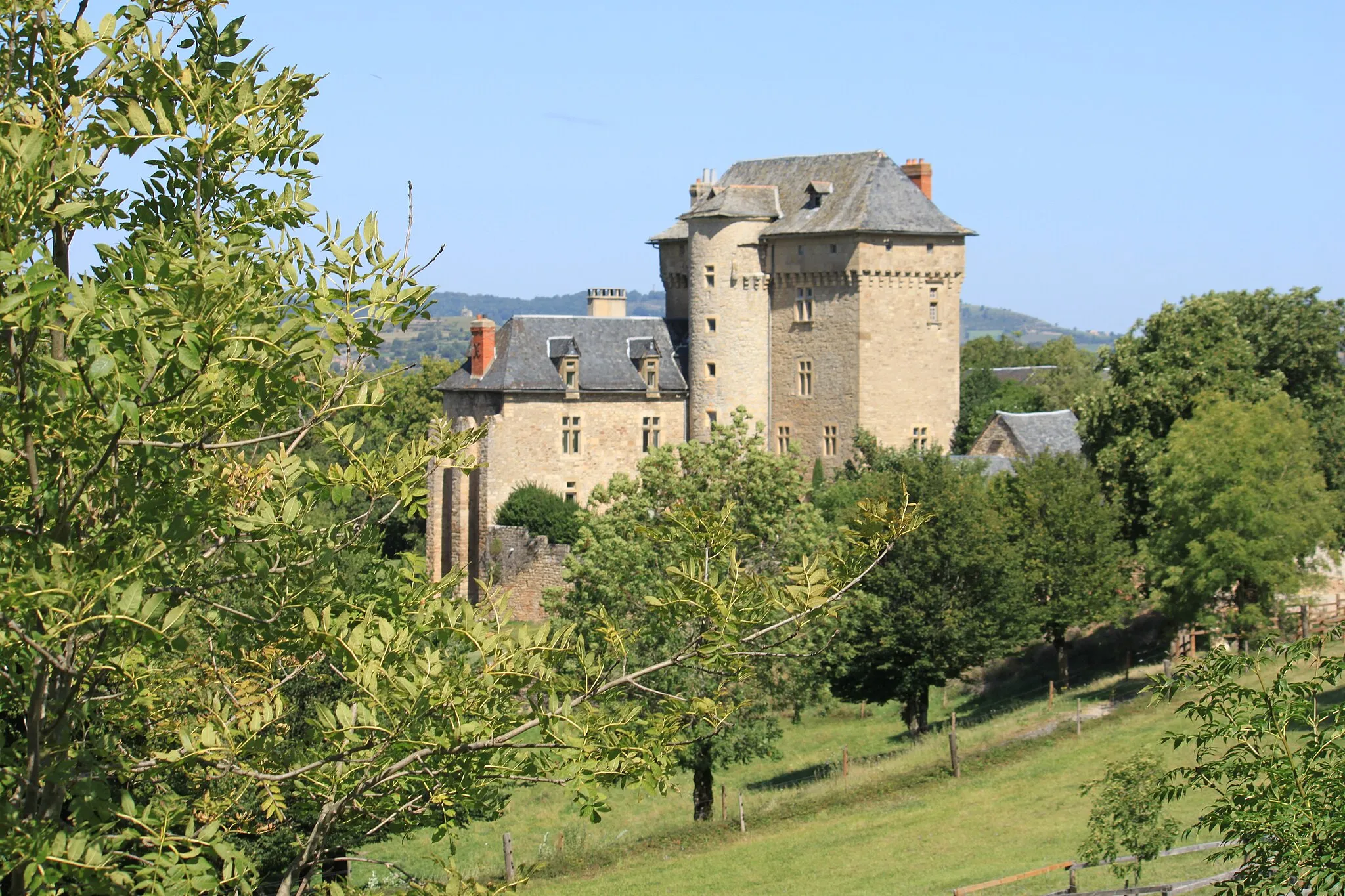 Photo showing: Château du Cayla, ou Caylaret, commune de Cruéjouls, Aveyron, France