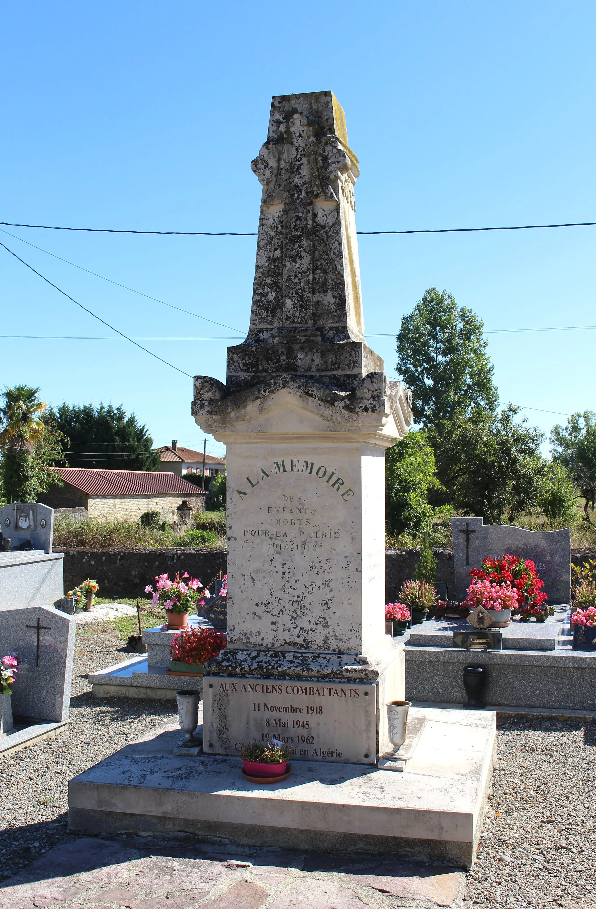 Photo showing: Monument aux morts de Caussade-Rivière (Hautes-Pyrénées)