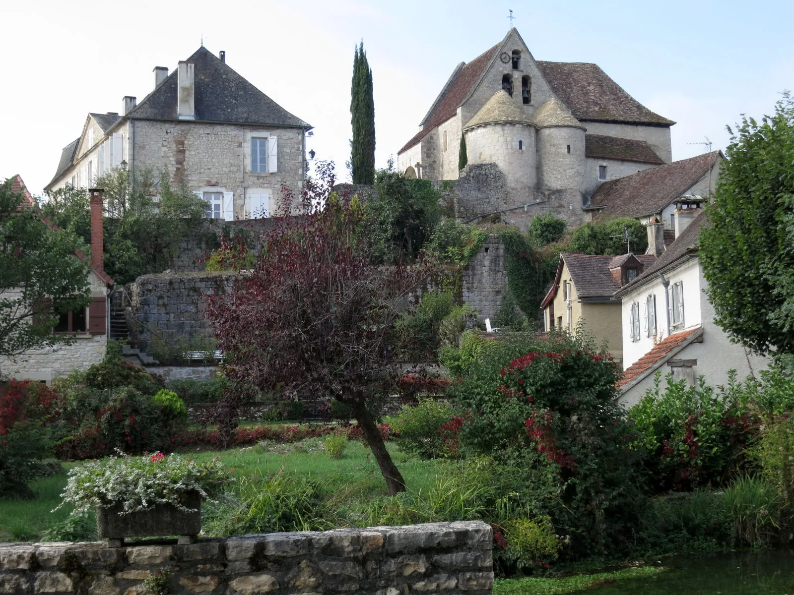 Photo showing: Creysse (département du Lot) et l'église Saint-Germain