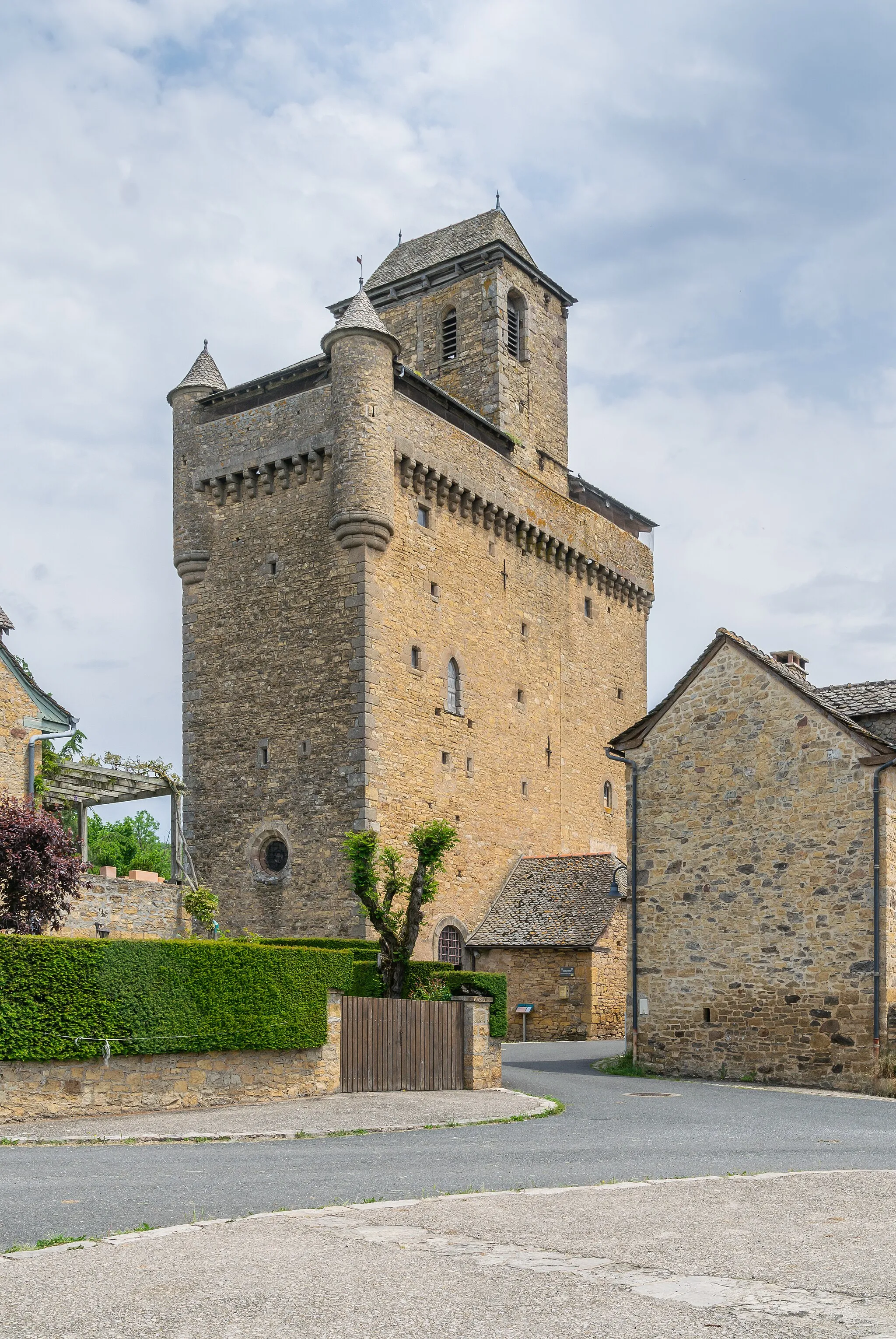 Photo showing: This building is indexed in the base Mérimée, a database of architectural heritage maintained by the French Ministry of Culture, under the reference PA00094162 .