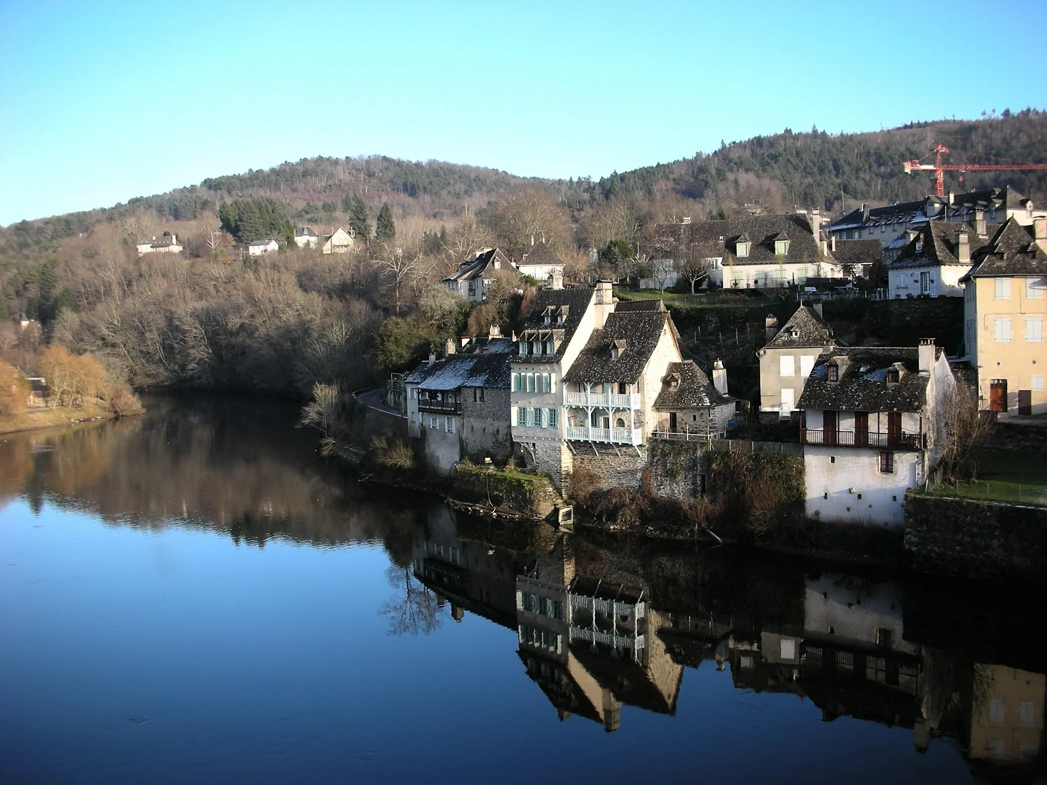 Photo showing: Houses along the Dordogne river in the French town of Argentat