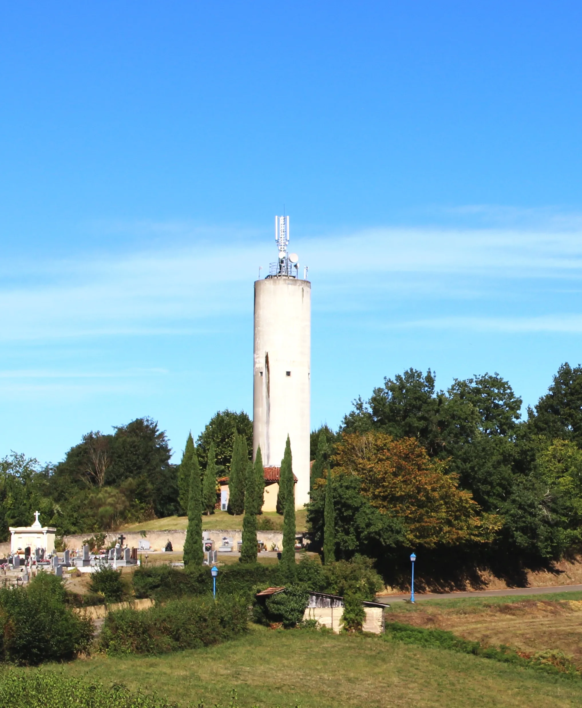 Photo showing: Château d'eau de Monfaucon (Hautes-Pyrénées)