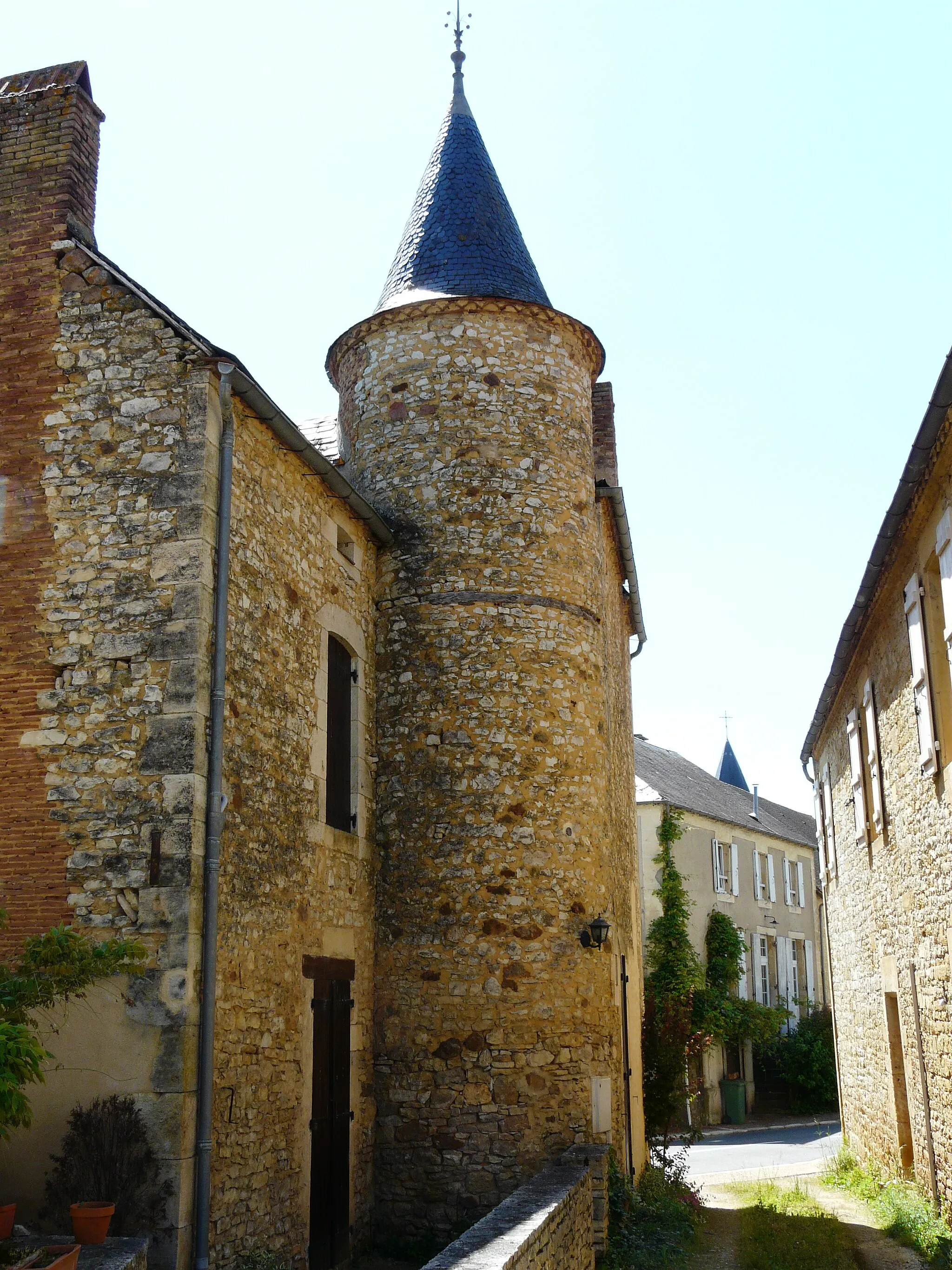 Photo showing: Tour dans le village de Saint-Martial-de-Nabirat, Dordogne, France.
