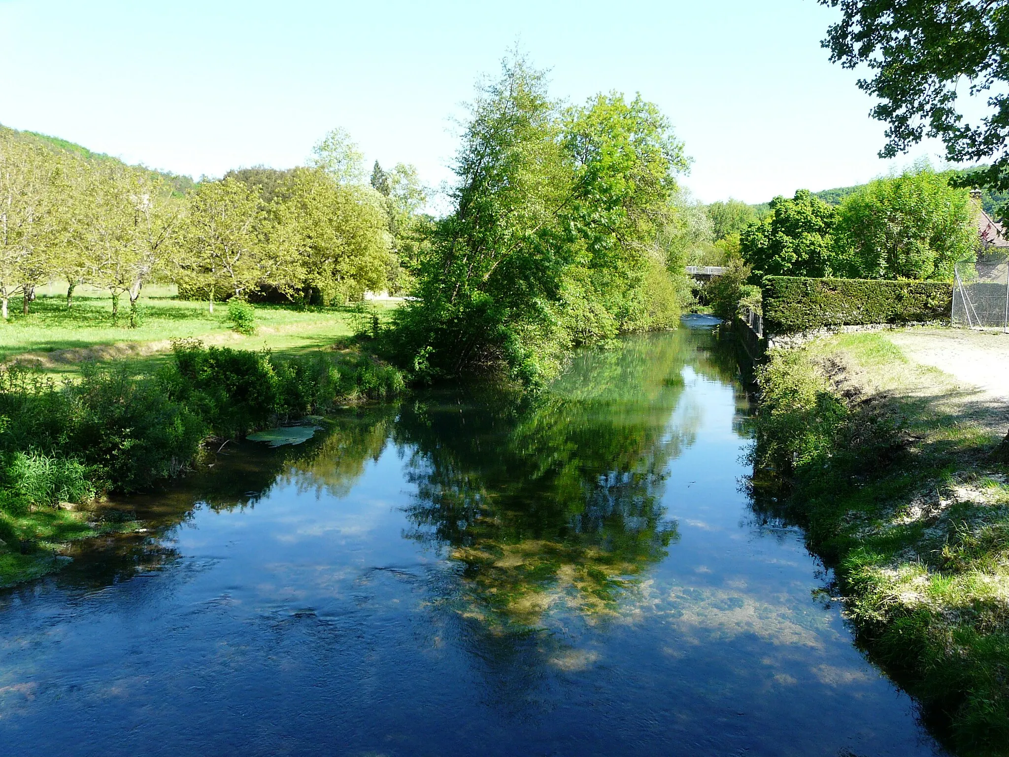 Photo showing: Le Céou en amont de la passerelle, Daglan, Dordogne, France.