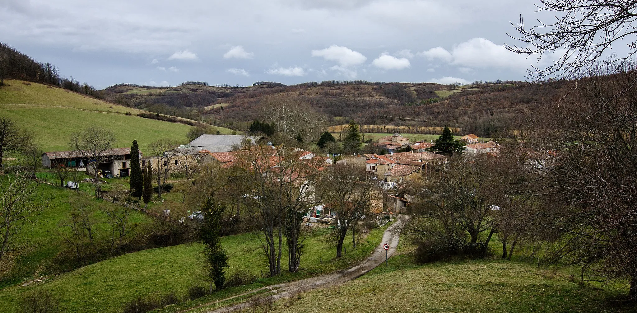 Photo showing: Vue du village de Malléon, Ariège, prise du cimetière.