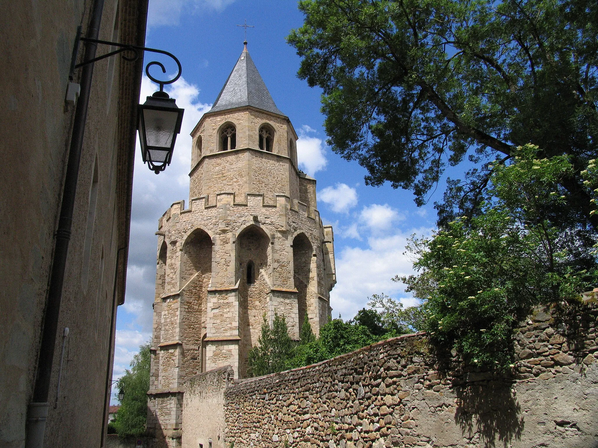 Photo showing: This building is indexed in the base Mérimée, a database of architectural heritage maintained by the French Ministry of Culture, under the reference PA00095647 .