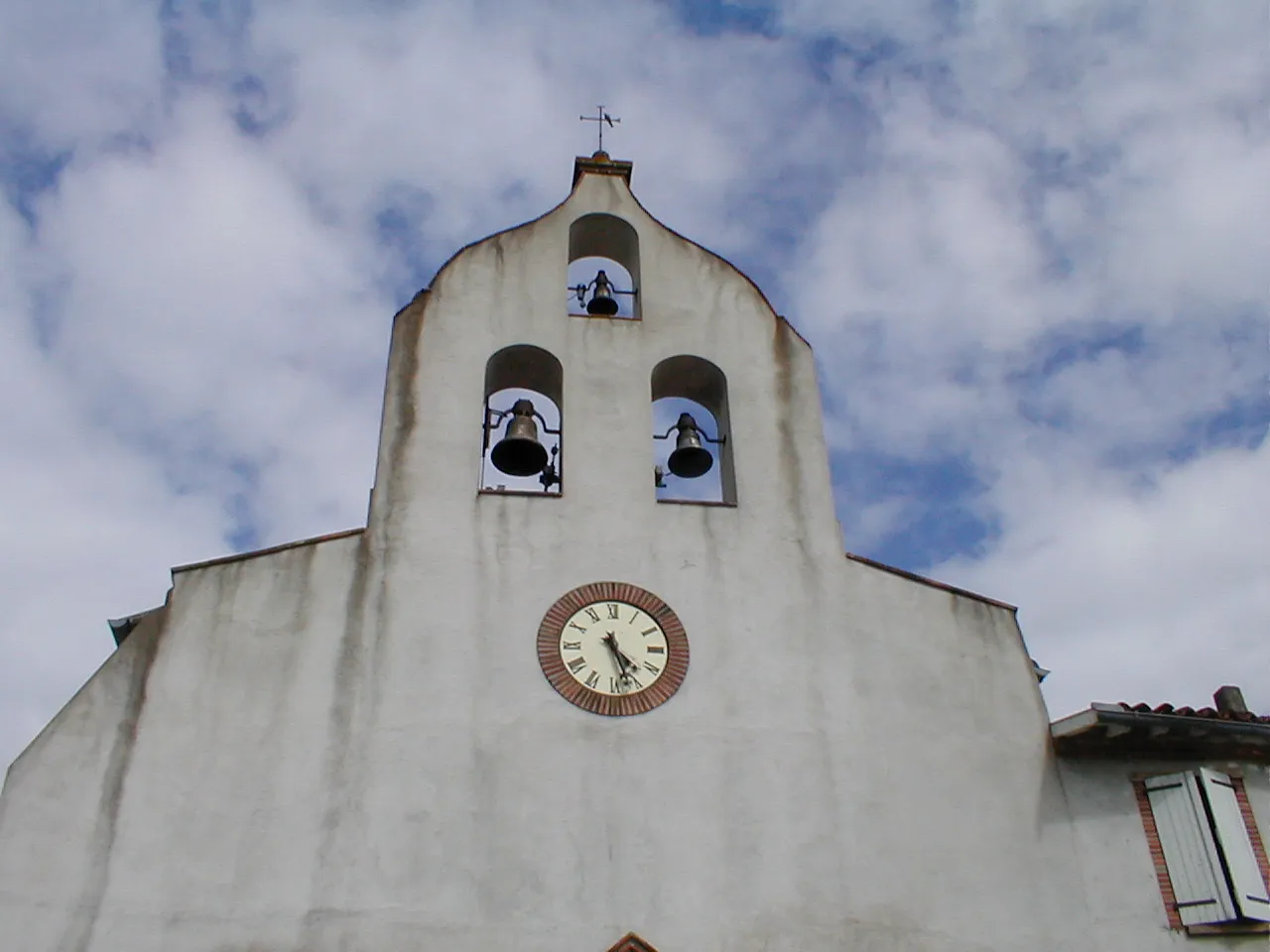 Photo showing: L'Eglise du village de Lacourt St Pierre. Il existait une deuxième église semblable (St JEAN) qui fut détruite.