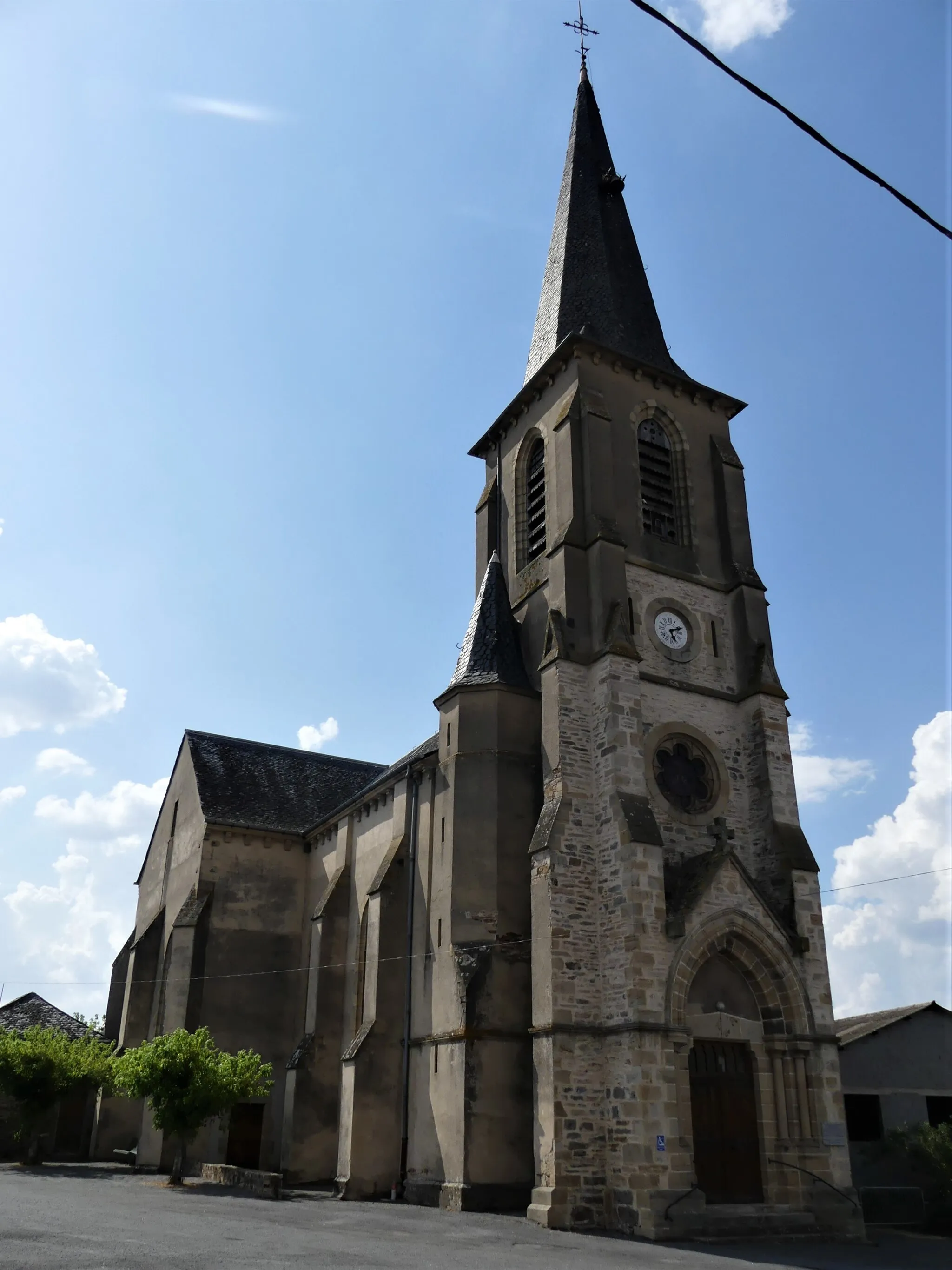 Photo showing: L'église de Saint-Jean-Delnous, Aveyron, France.