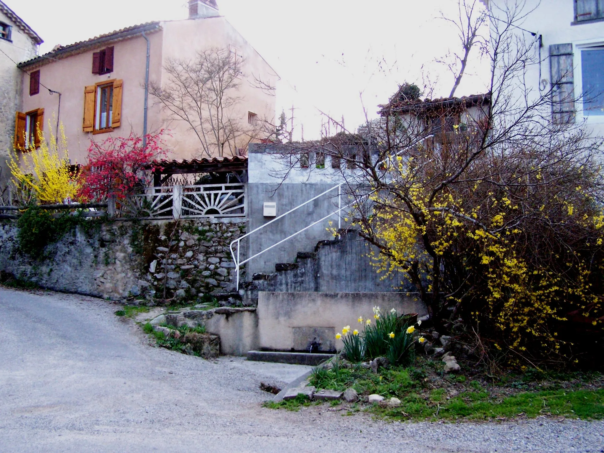 Photo showing: Fontaine à l' entrée  du hameau de Lacassagne, à Ganac dans la vallée de la Barguillière (Ariège).