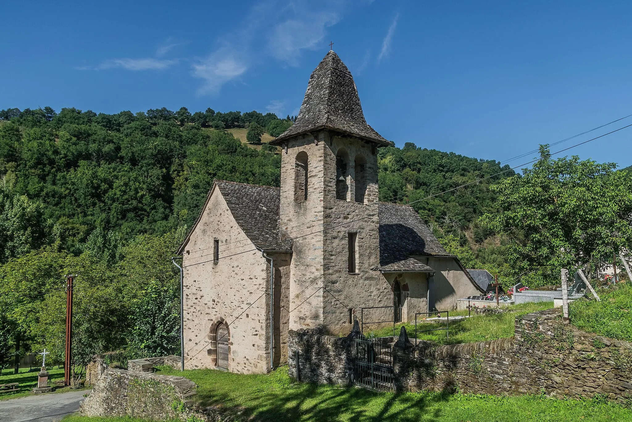 Photo showing: Parish church of Saint-Sulpice, commune of Sénergues, Aveyron, France