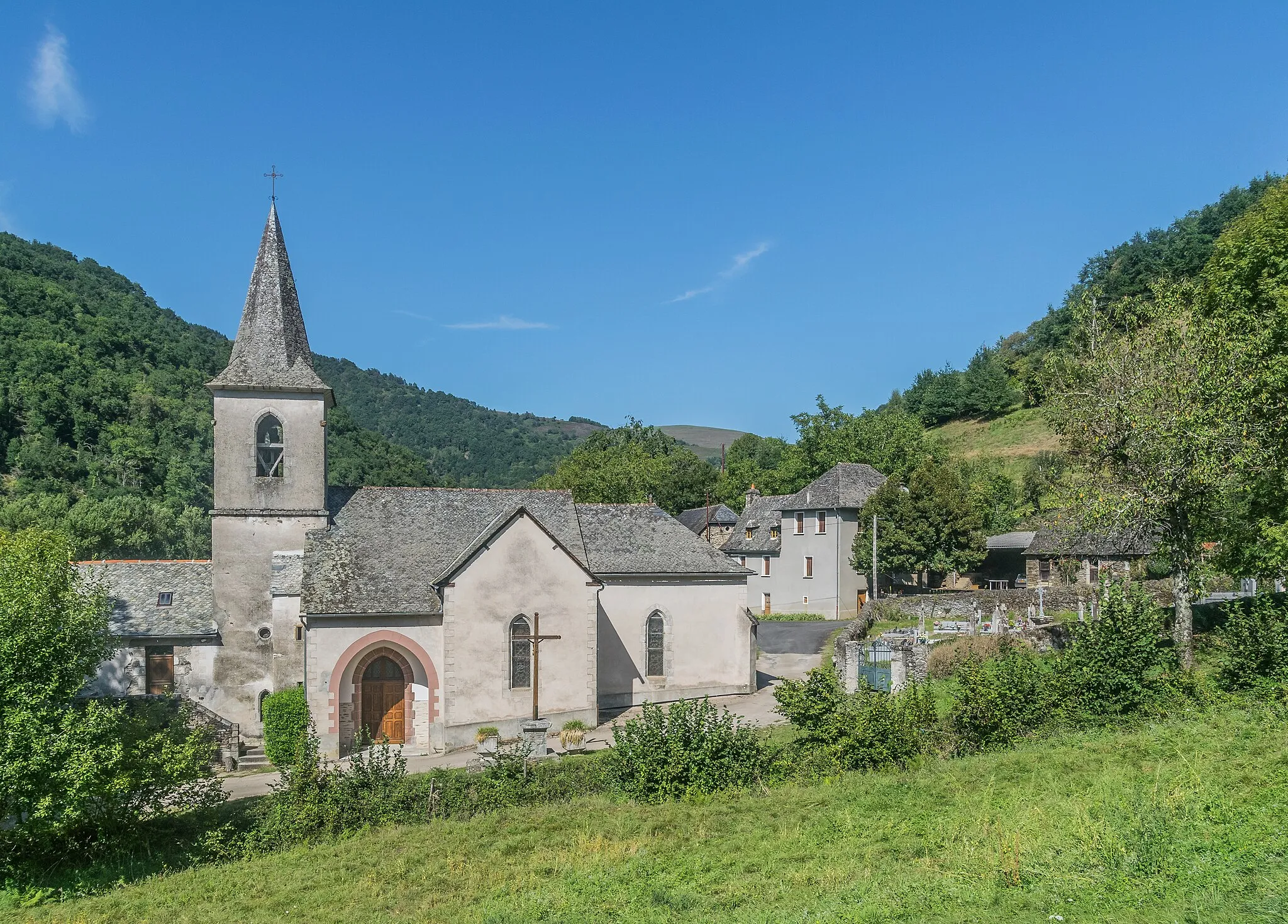 Photo showing: Church of Notre Dame d'Aynès, commune of Sénergues, Aveyron, France