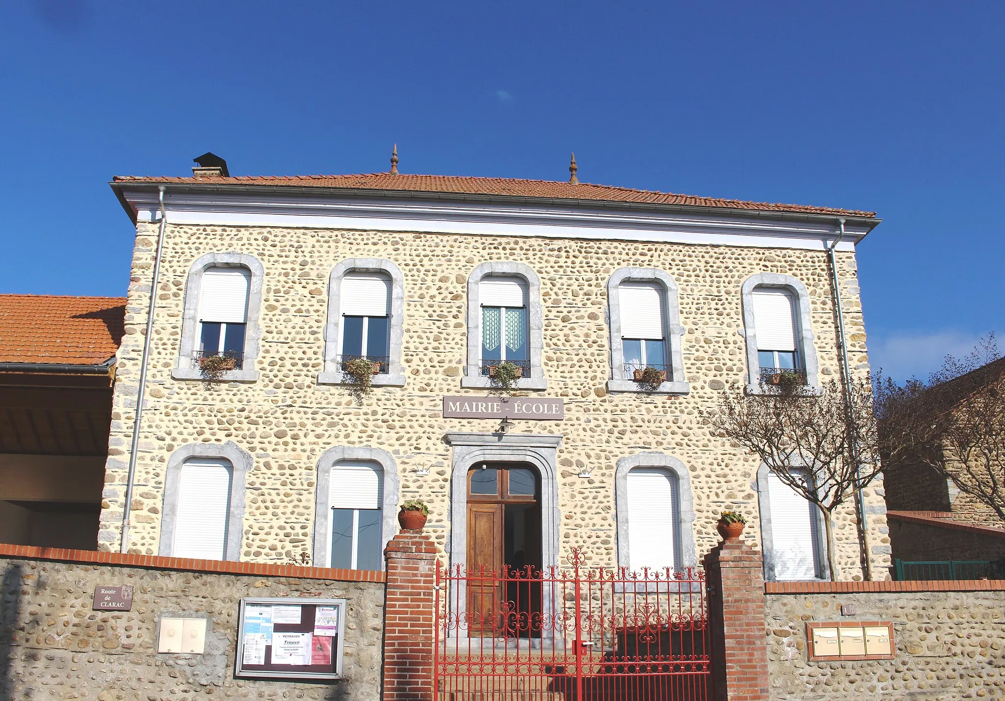 Photo showing: Mairie de Peyraube (Hautes-Pyrénées)