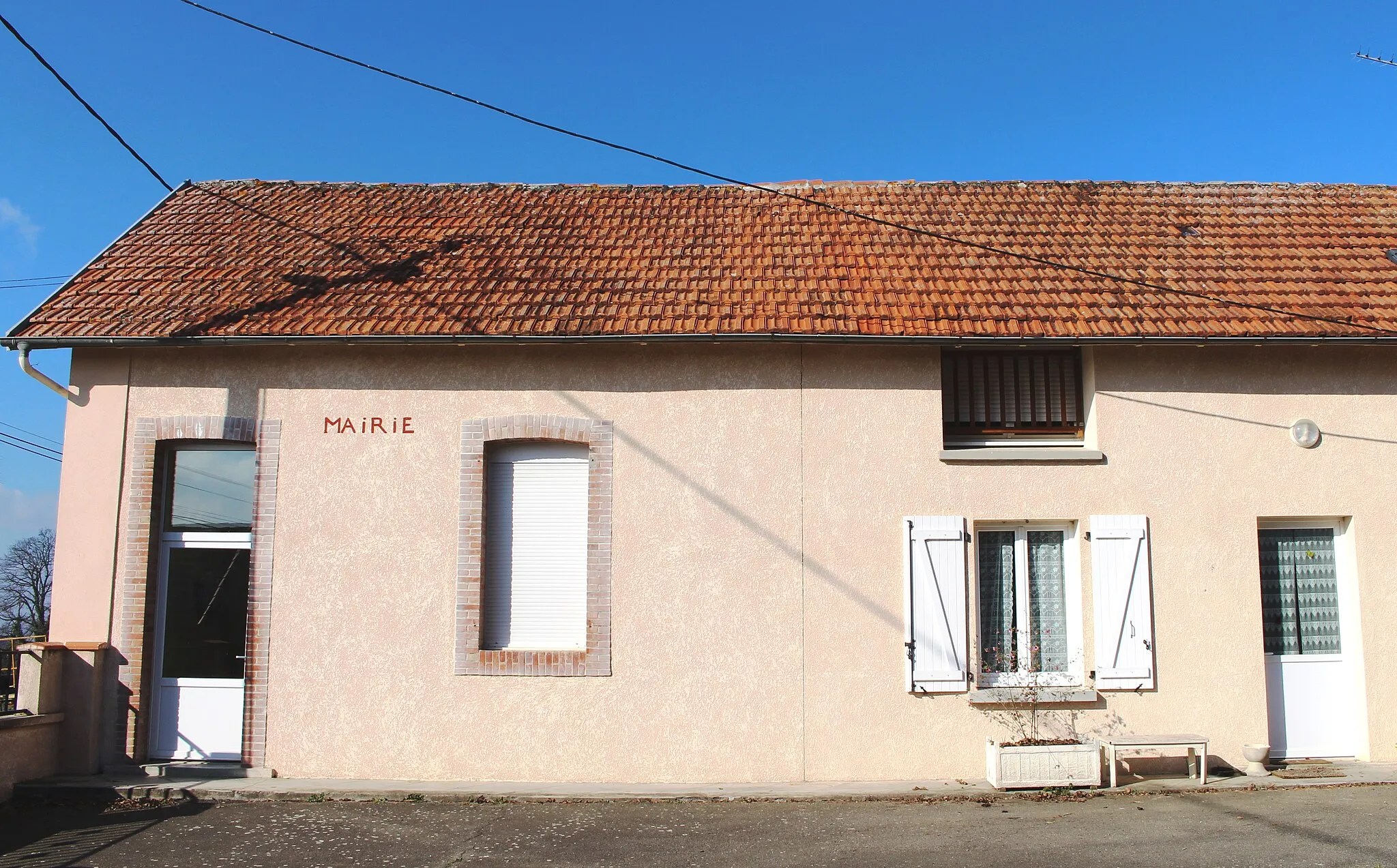 Photo showing: Mairie de Caharet (Hautes-Pyrénées)