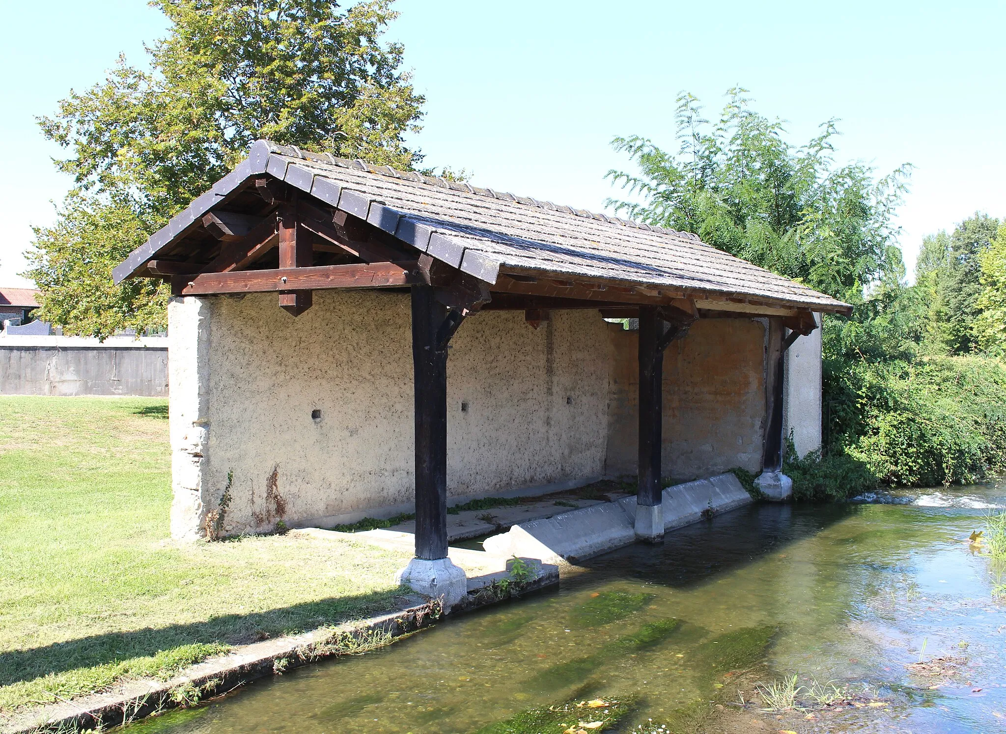 Photo showing: Lavoir de Bazillac (Hautes-Pyrénées)