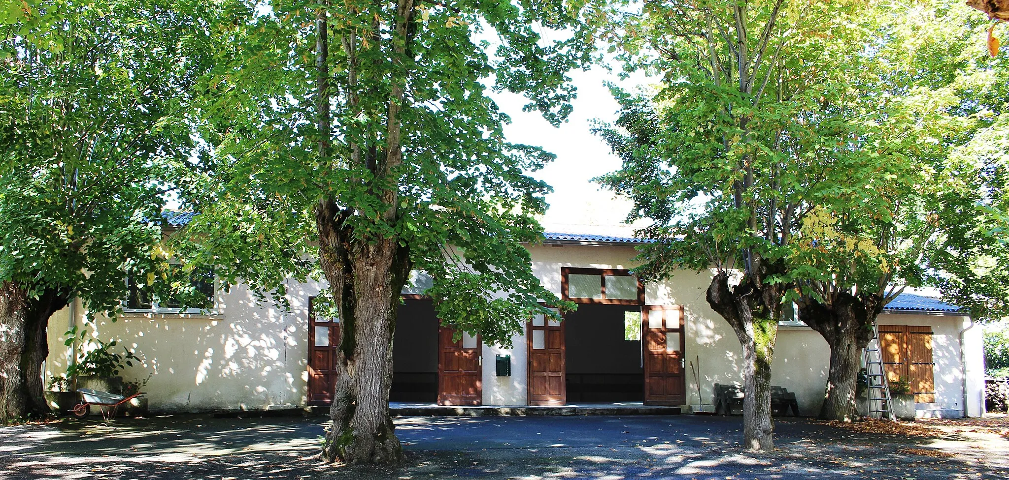 Photo showing: Foyer rural de Sauveterre (Hautes-Pyrénées)