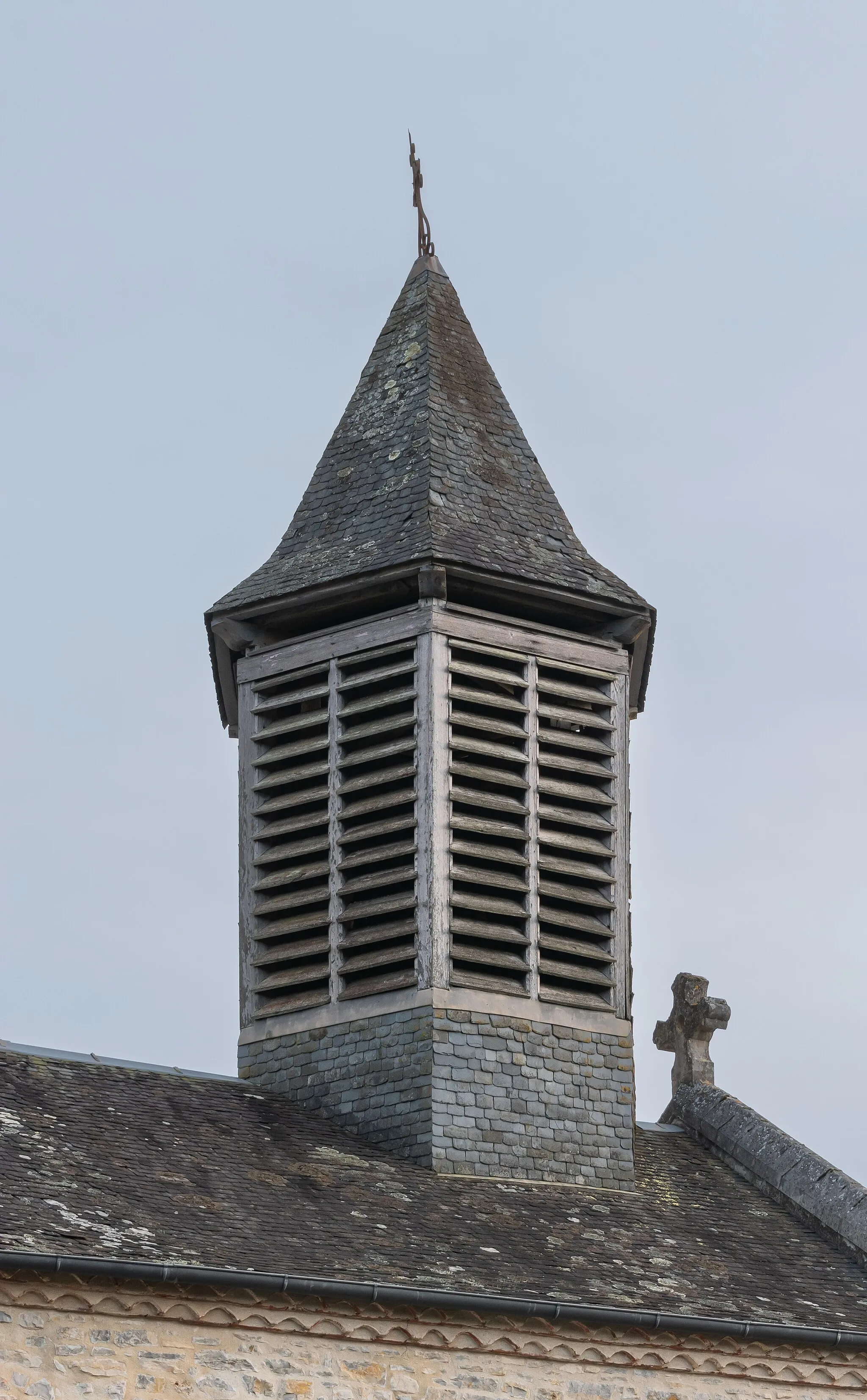 Photo showing: Bell tower of the Saint Clair churches in Liourdres, Corrèze, France