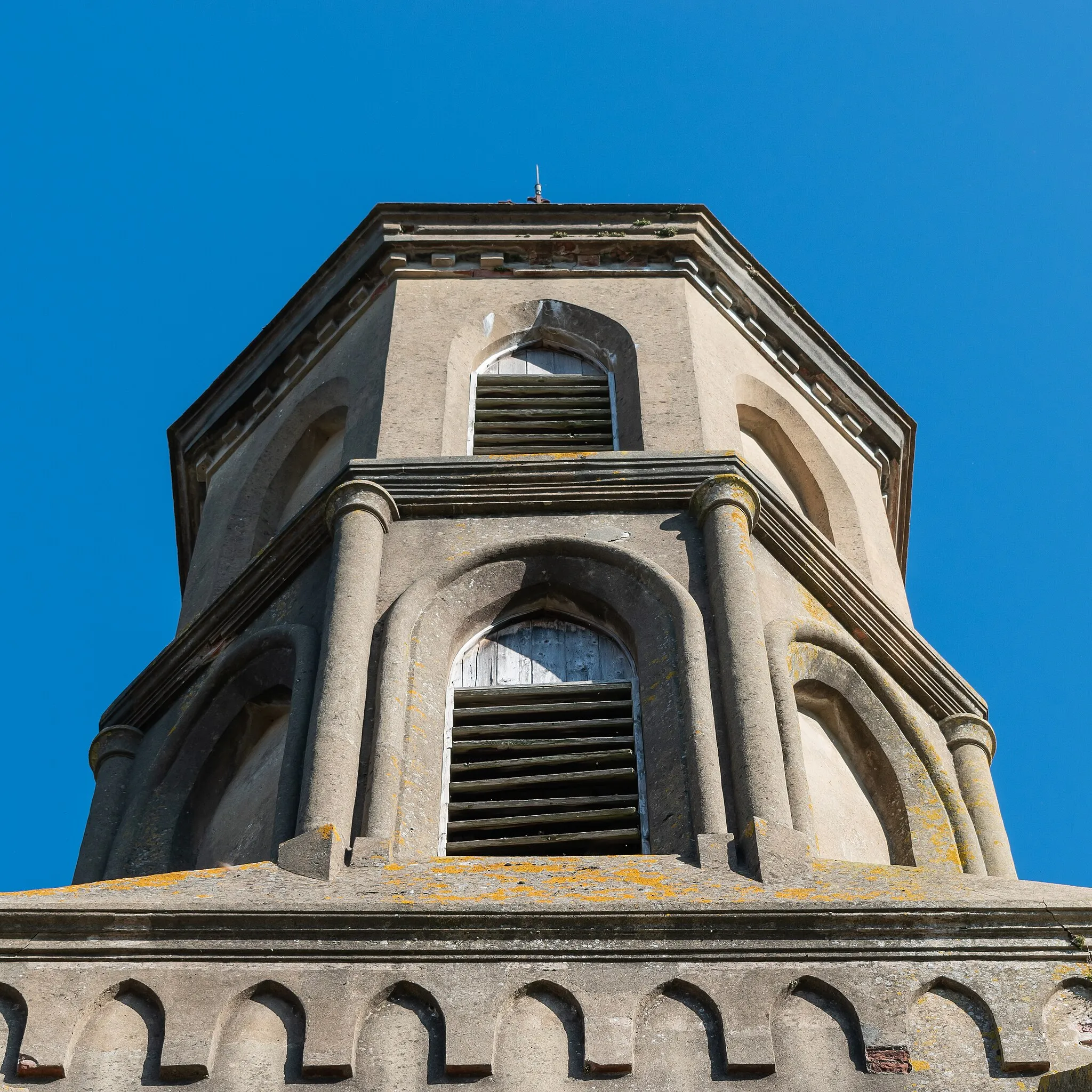 Photo showing: Bell tower of the church in Saint-Frajou, Haute-Garonne, France
