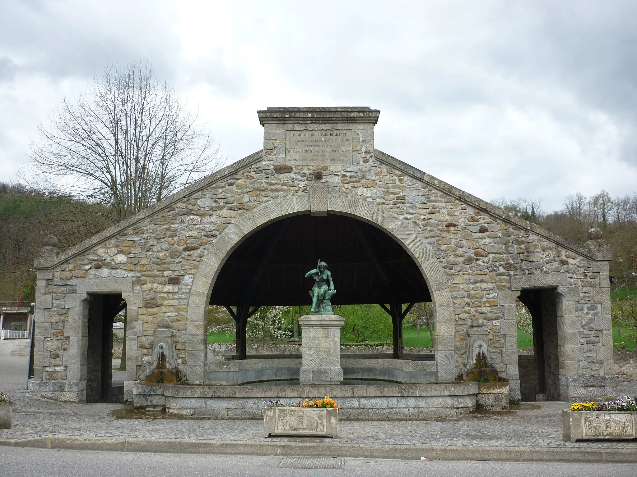 Photo showing: la fontaine de Saint-Paul-de-Jarrat ( Ariège)