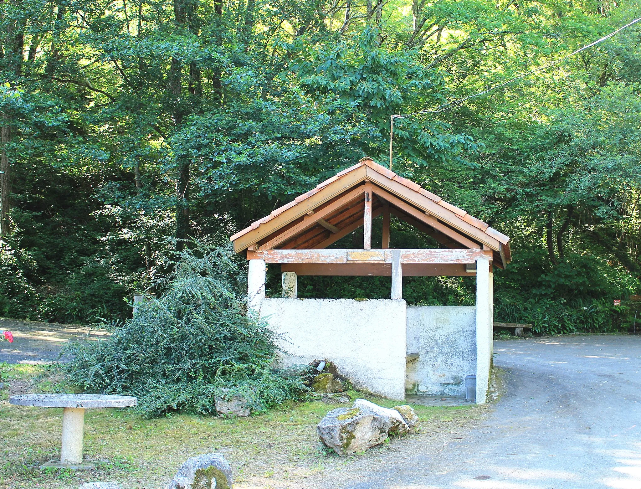 Photo showing: Lavoir de Houeydets (Hautes-Pyrénées)