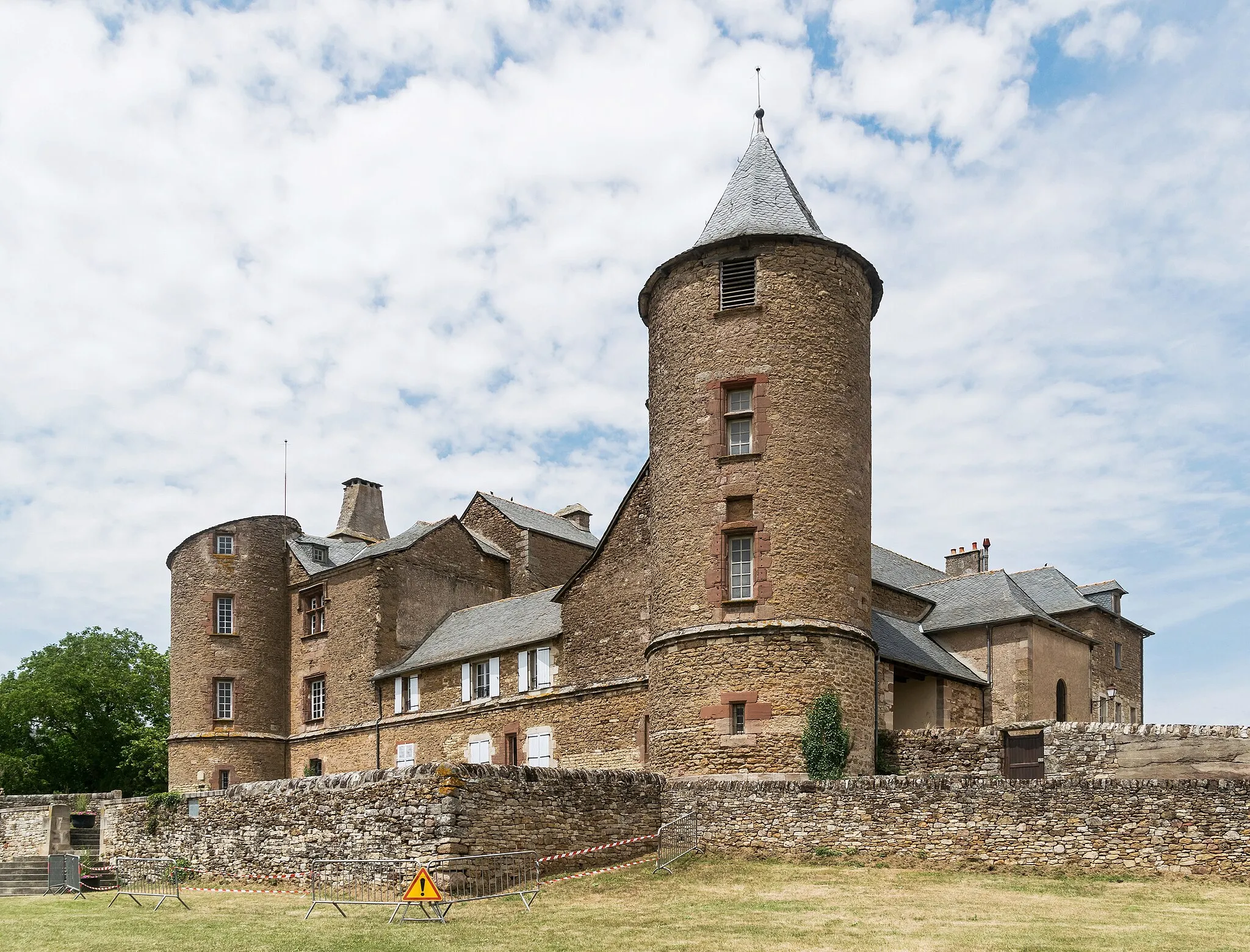 Photo showing: This building is inscrit au titre des monuments historiques de la France. It is indexed in the base Mérimée, a database of architectural heritage maintained by the French Ministry of Culture, under the reference PA00094095 .