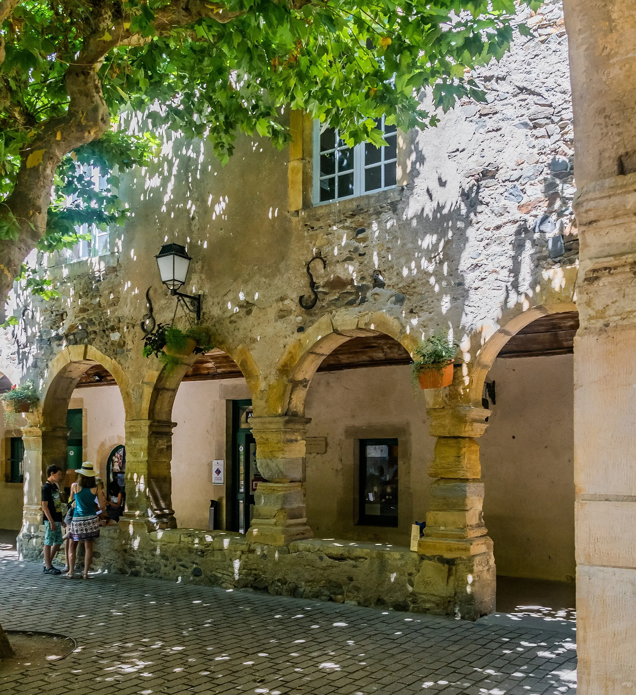 Photo showing: This building is indexed in the base Mérimée, a database of architectural heritage maintained by the French Ministry of Culture, under the reference PA00094154 .