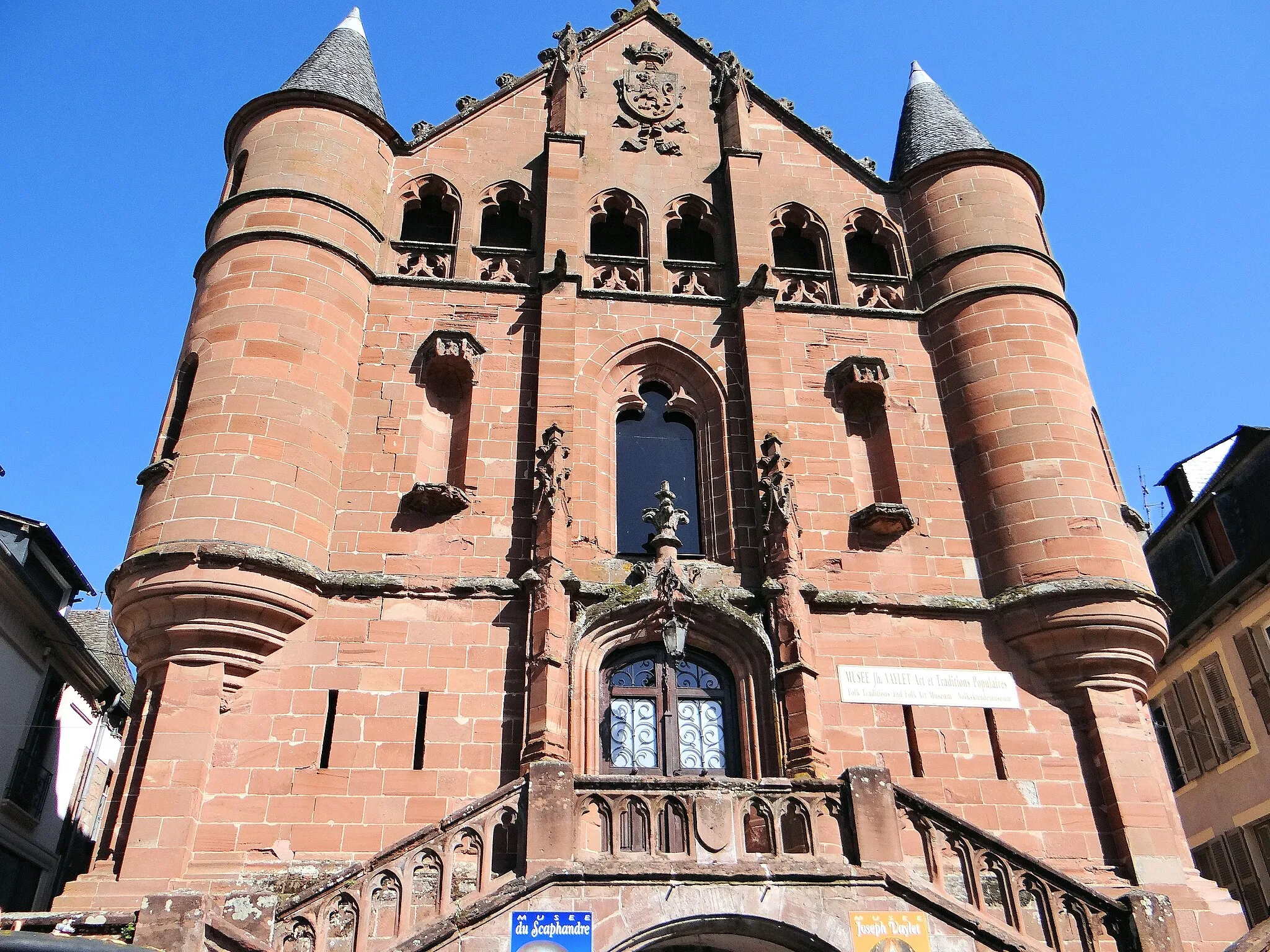 Photo showing: This building is indexed in the base Mérimée, a database of architectural heritage maintained by the French Ministry of Culture, under the reference PA00094017 .