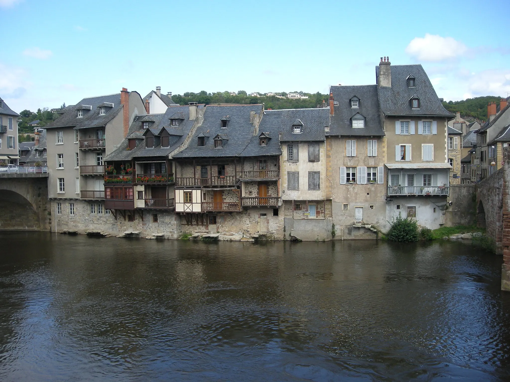 Photo showing: Former tanneries on a bank of Lot River in Espalion (Aveyron, France).