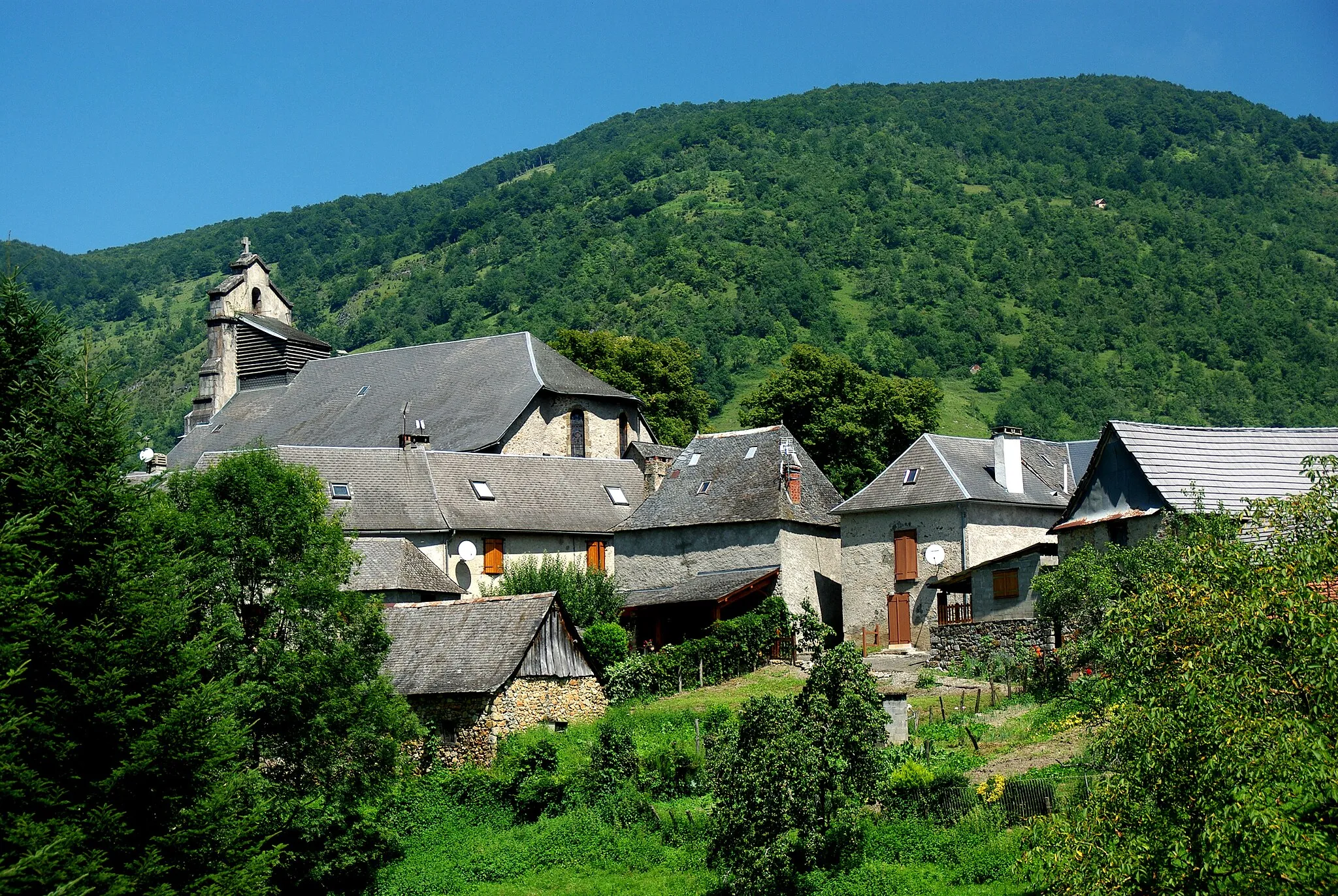 Photo showing: Alos est une commune montagnarde de 114 habitants ; son altitude s'étend de 553 m à 1874 m. Canton de Sr-Girons.